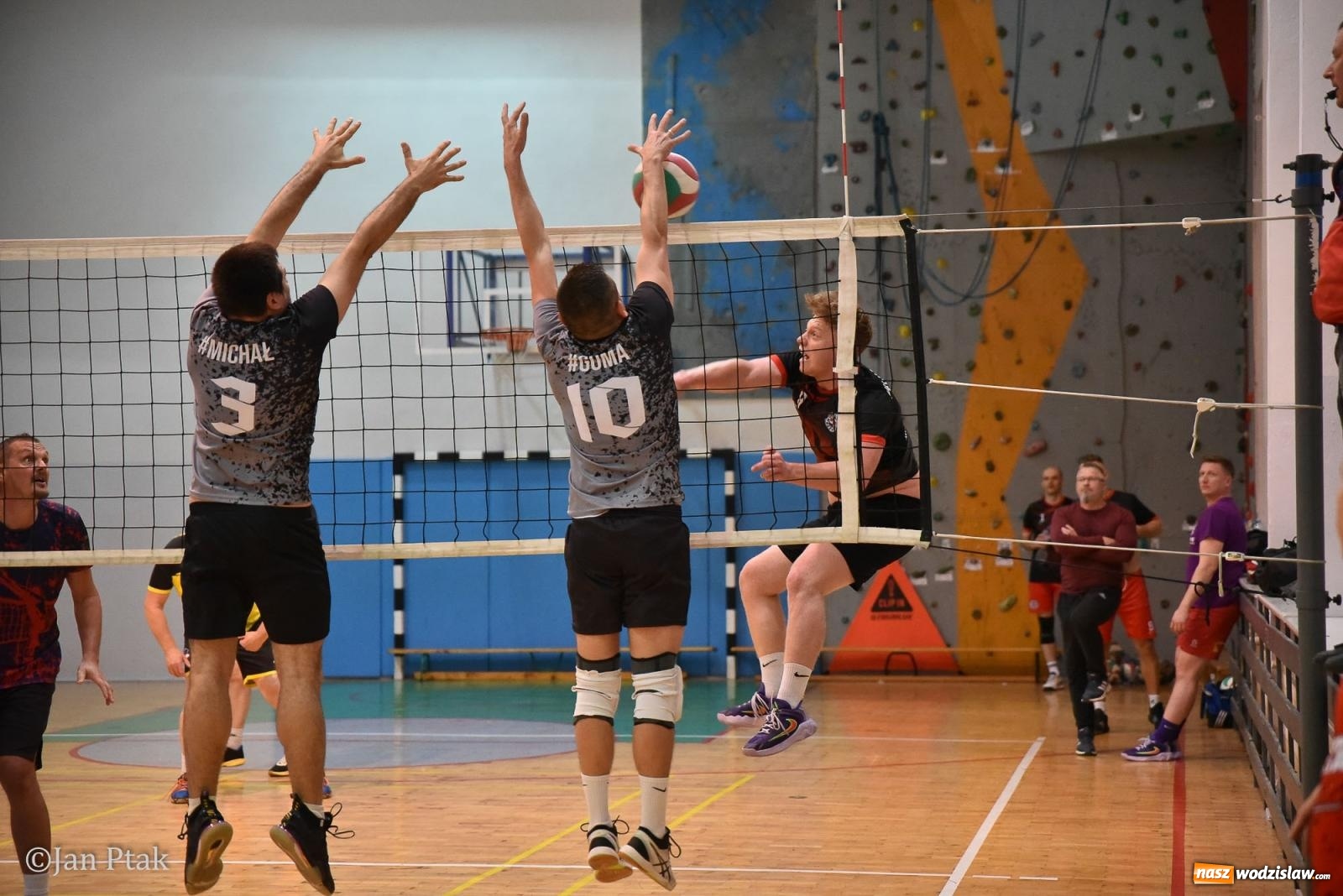 Zdjęcie w galerii na portalu naszwodzislaw.com: Omerta lepsza w sezonie, Pszów lepszy w finale. Wielkie emocje w ALS Volley Amigos 35 [FOTO] wiadomości z regionu