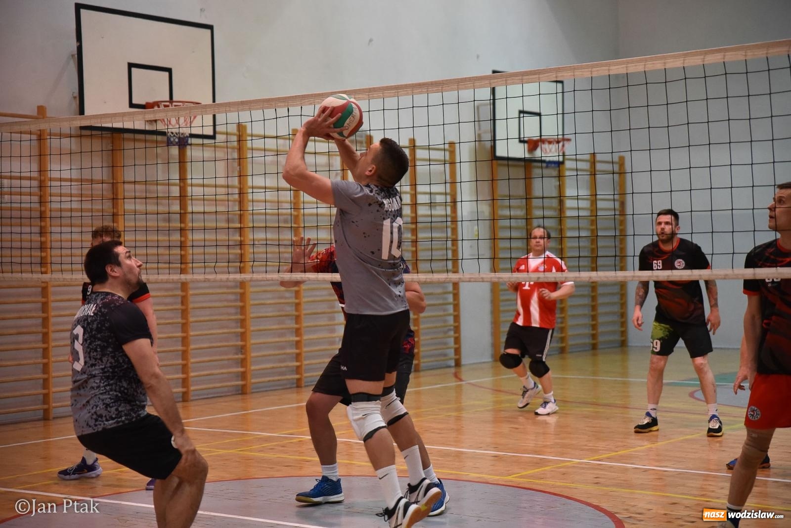 Zdjęcie w galerii na portalu naszwodzislaw.com: Omerta lepsza w sezonie, Pszów lepszy w finale. Wielkie emocje w ALS Volley Amigos 35 [FOTO] wiadomości z regionu