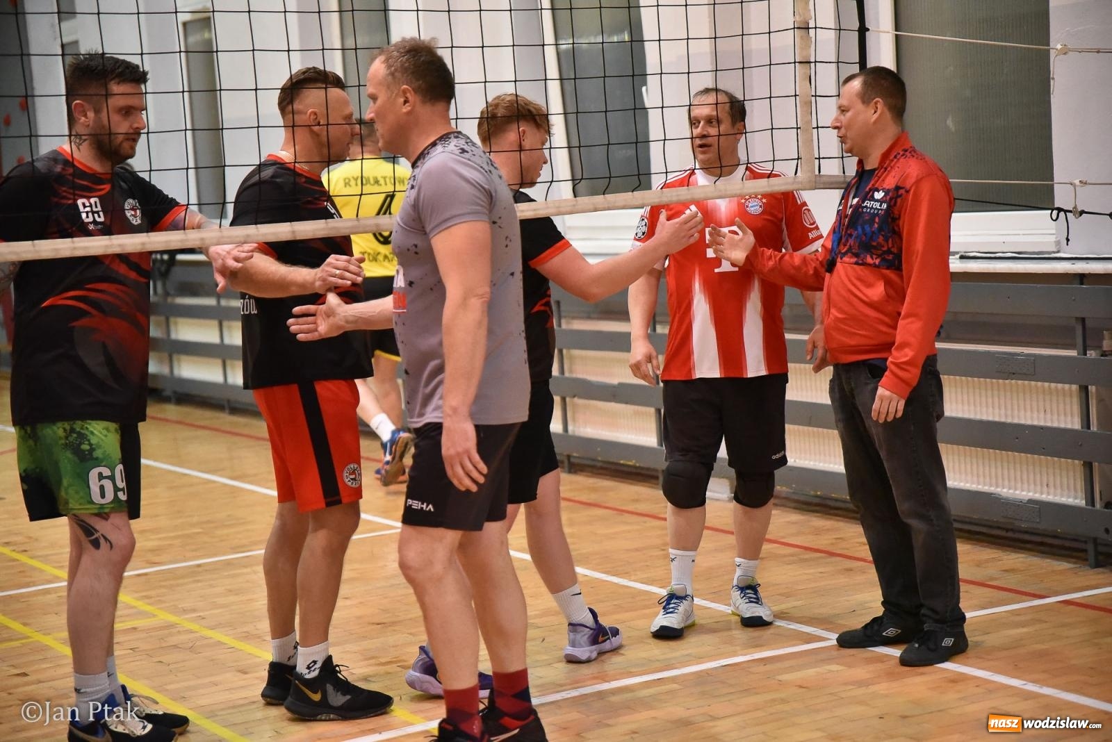 Zdjęcie w galerii na portalu naszwodzislaw.com: Omerta lepsza w sezonie, Pszów lepszy w finale. Wielkie emocje w ALS Volley Amigos 35 [FOTO] wiadomości z regionu