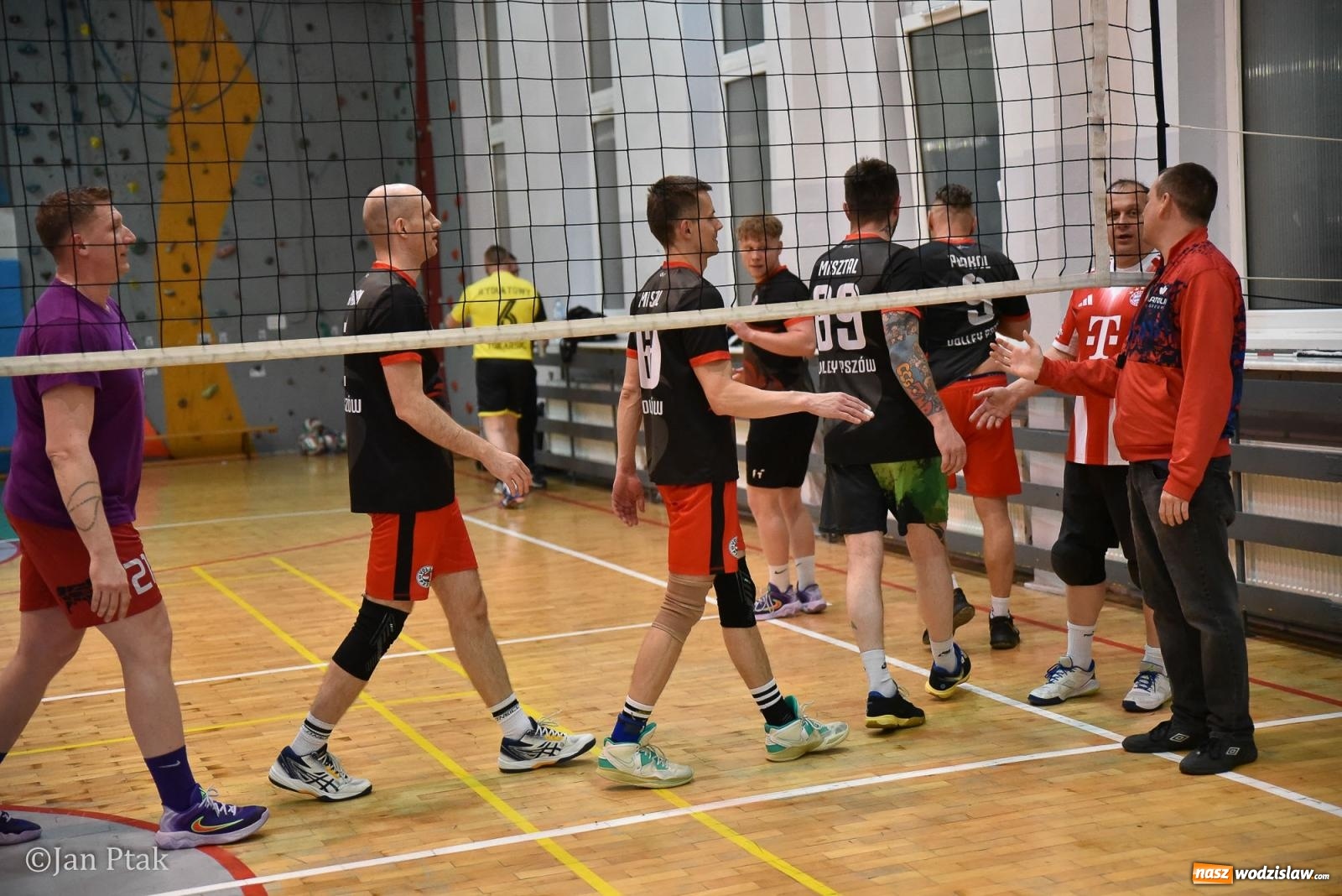 Zdjęcie w galerii na portalu naszwodzislaw.com: Omerta lepsza w sezonie, Pszów lepszy w finale. Wielkie emocje w ALS Volley Amigos 35 [FOTO] wiadomości z regionu
