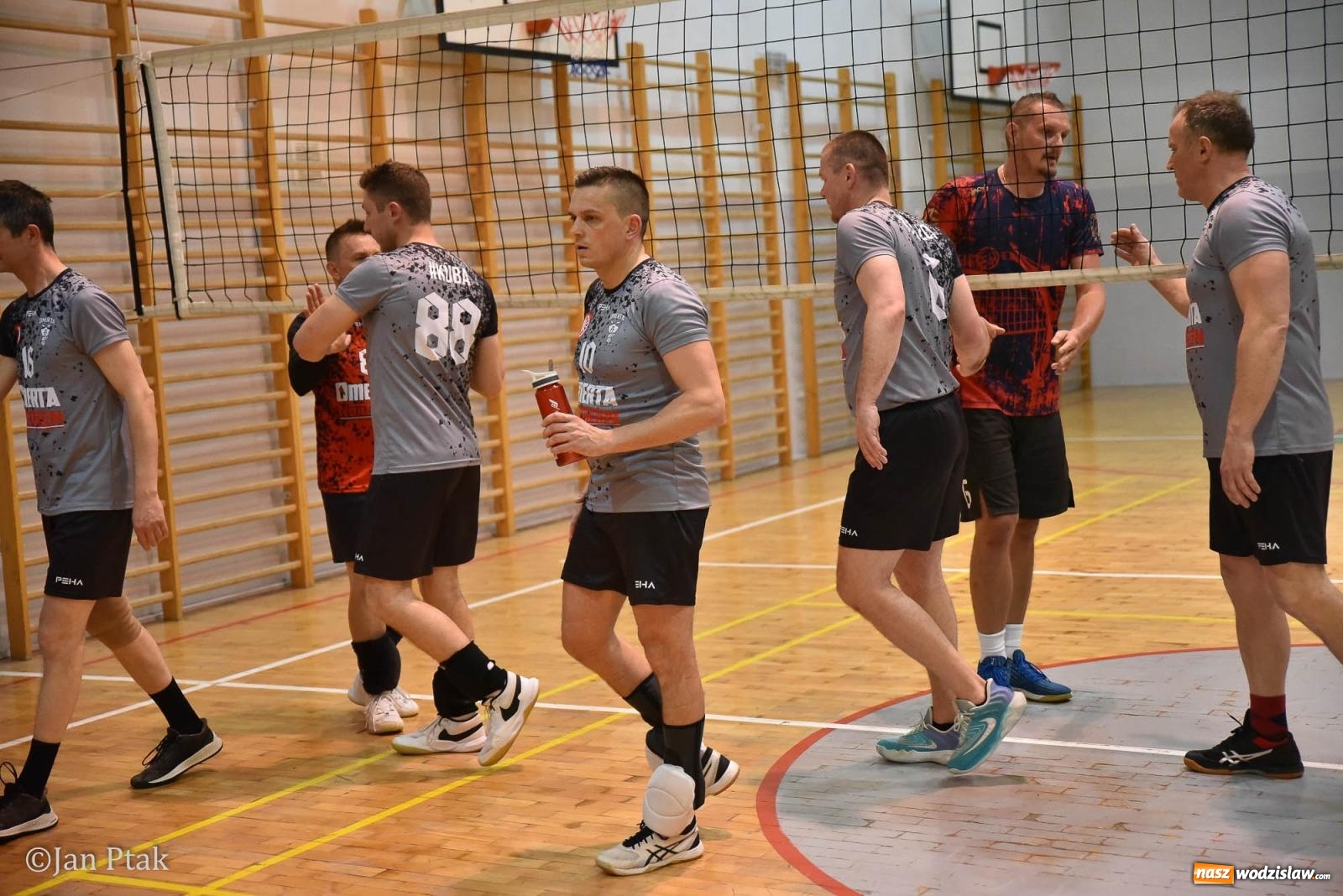 Zdjęcie w galerii na portalu naszwodzislaw.com: Omerta lepsza w sezonie, Pszów lepszy w finale. Wielkie emocje w ALS Volley Amigos 35 [FOTO] wiadomości z regionu