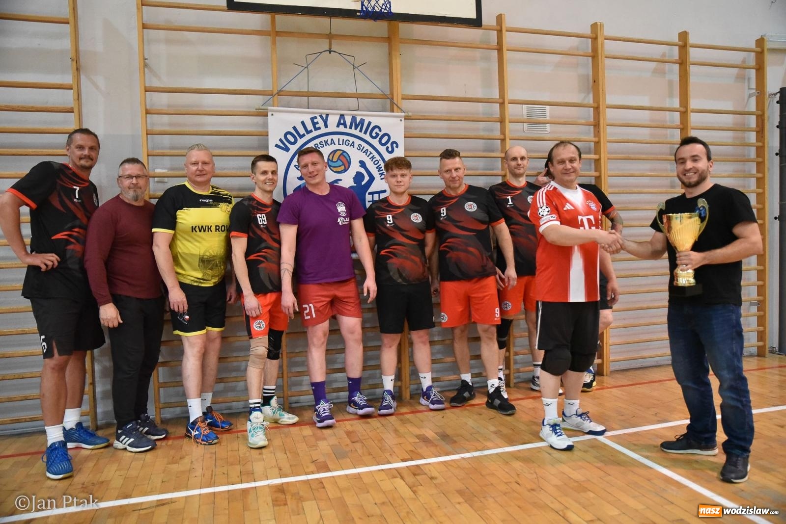 Zdjęcie w galerii na portalu naszwodzislaw.com: Omerta lepsza w sezonie, Pszów lepszy w finale. Wielkie emocje w ALS Volley Amigos 35 [FOTO] wiadomości z regionu