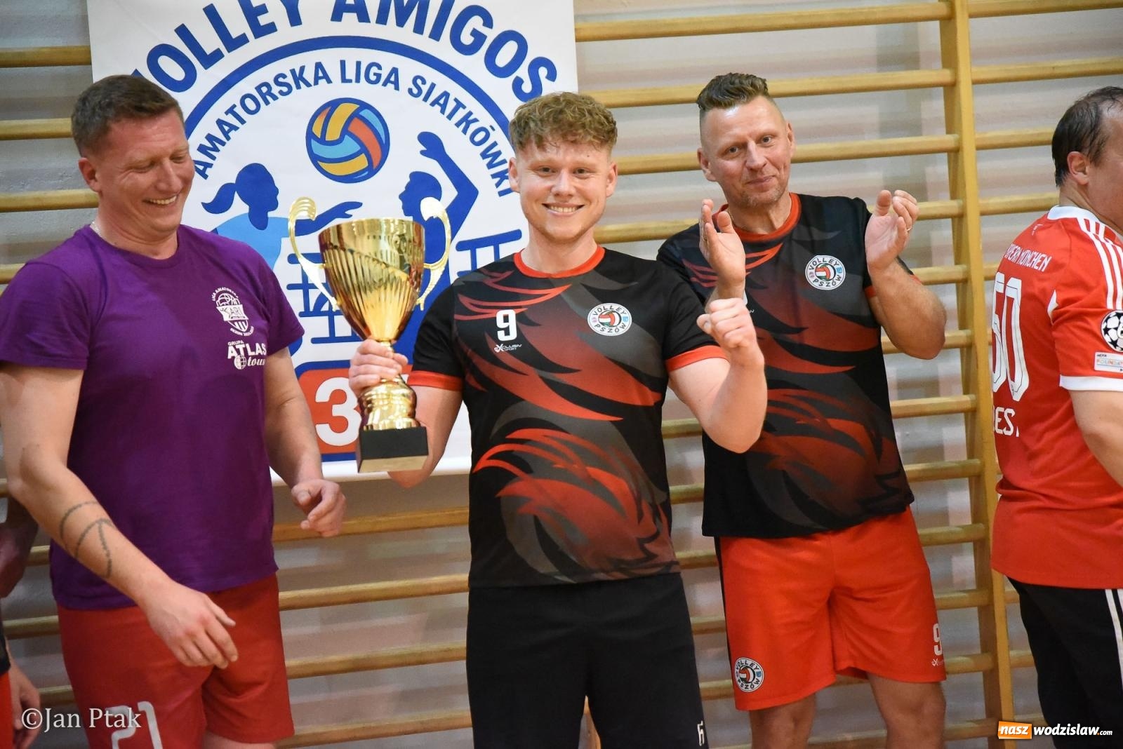 Zdjęcie w galerii na portalu naszwodzislaw.com: Omerta lepsza w sezonie, Pszów lepszy w finale. Wielkie emocje w ALS Volley Amigos 35 [FOTO] wiadomości z regionu
