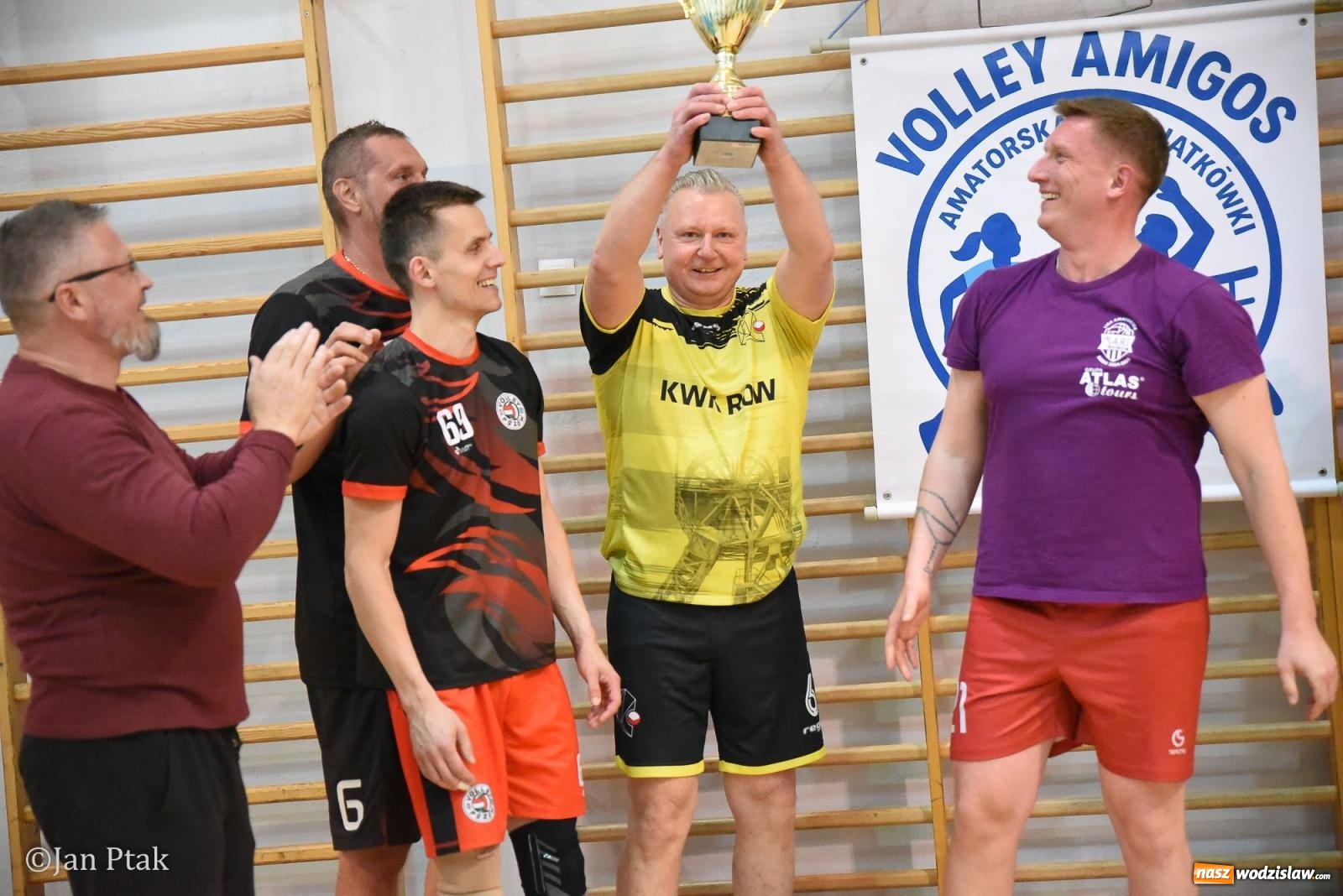 Zdjęcie w galerii na portalu naszwodzislaw.com: Omerta lepsza w sezonie, Pszów lepszy w finale. Wielkie emocje w ALS Volley Amigos 35 [FOTO] wiadomości z regionu