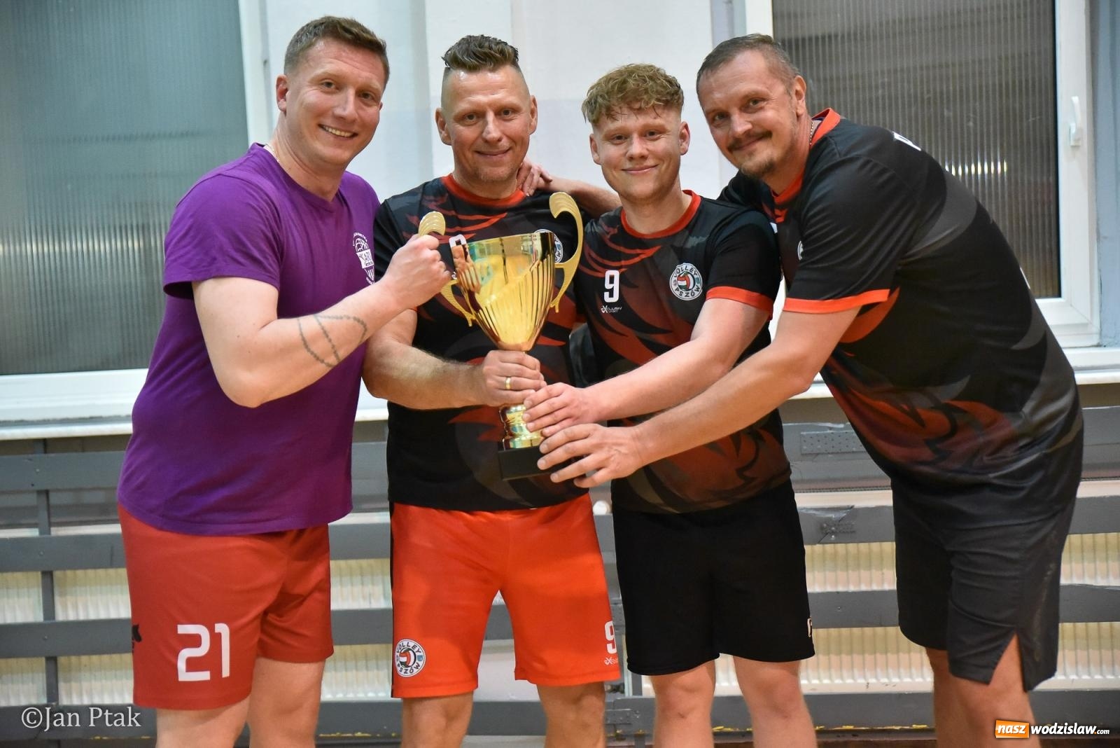 Zdjęcie w galerii na portalu naszwodzislaw.com: Omerta lepsza w sezonie, Pszów lepszy w finale. Wielkie emocje w ALS Volley Amigos 35 [FOTO] wiadomości z regionu
