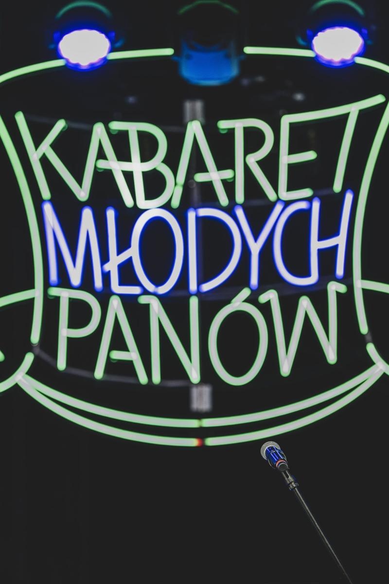 Zdjęcie w galerii na portalu naszwodzislaw.com: Kabaret Młodych Panów rozbawił Wodzisław do łez. Jubileuszowy występ zachwycił publiczność [FOTO] wiadomości z regionu