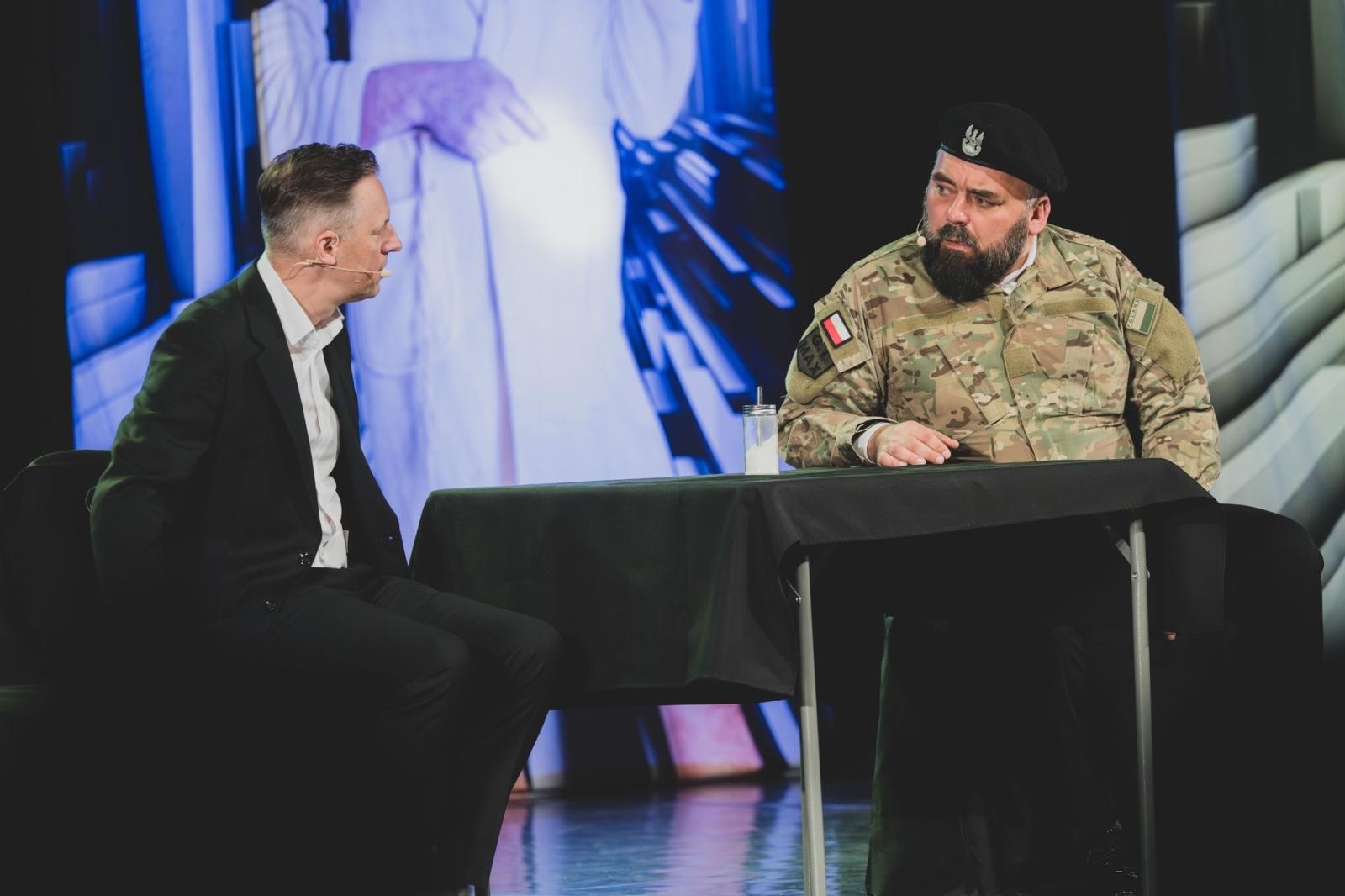 Zdjęcie w galerii na portalu naszwodzislaw.com: Kabaret Młodych Panów rozbawił Wodzisław do łez. Jubileuszowy występ zachwycił publiczność [FOTO] wiadomości z regionu