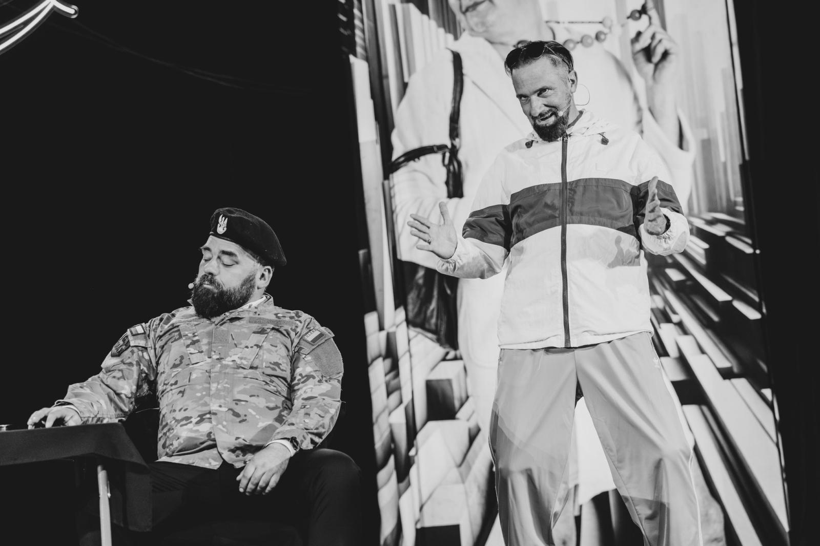 Zdjęcie w galerii na portalu naszwodzislaw.com: Kabaret Młodych Panów rozbawił Wodzisław do łez. Jubileuszowy występ zachwycił publiczność [FOTO] wiadomości z regionu