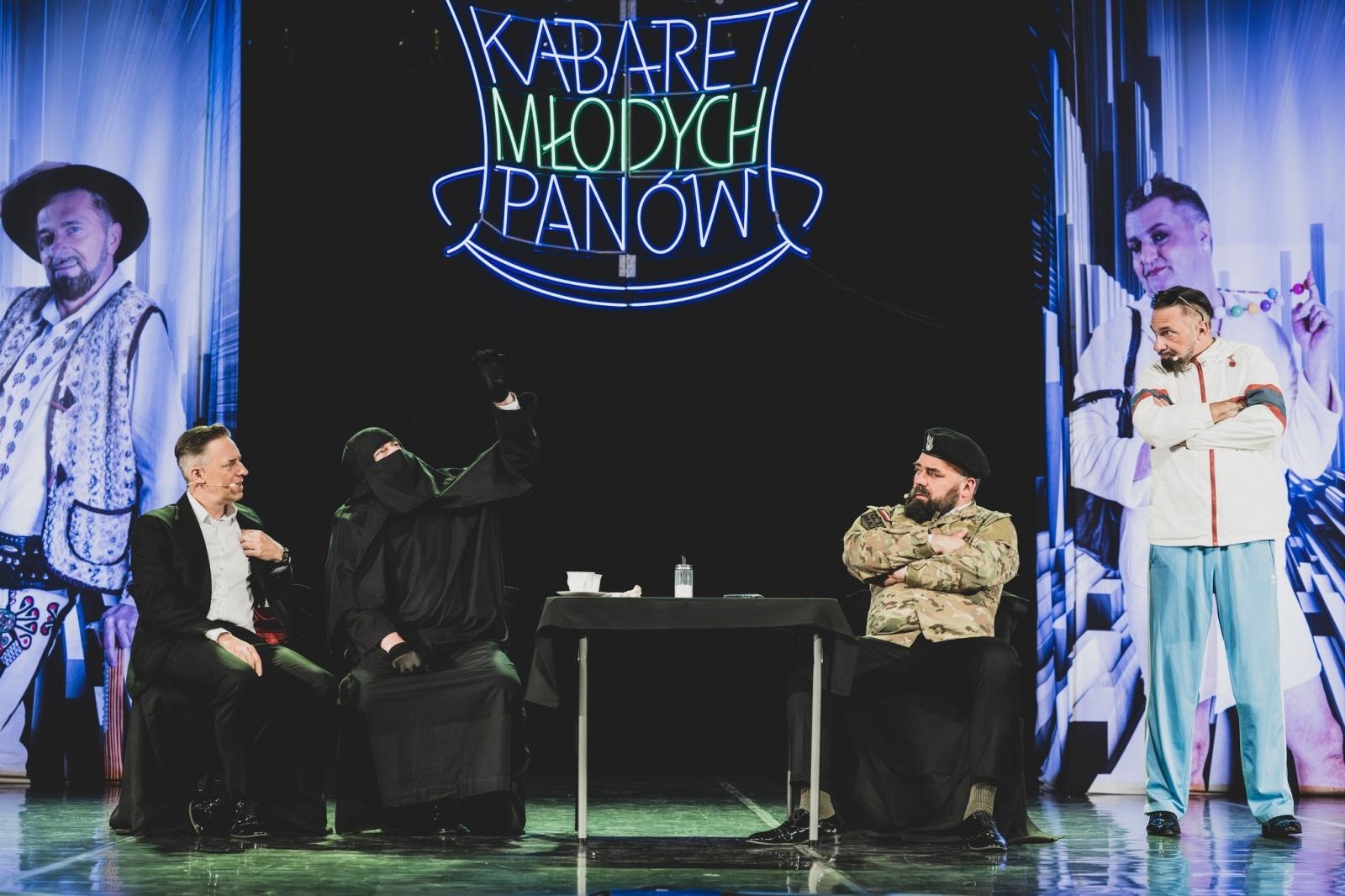 Zdjęcie w galerii na portalu naszwodzislaw.com: Kabaret Młodych Panów rozbawił Wodzisław do łez. Jubileuszowy występ zachwycił publiczność [FOTO] wiadomości z regionu