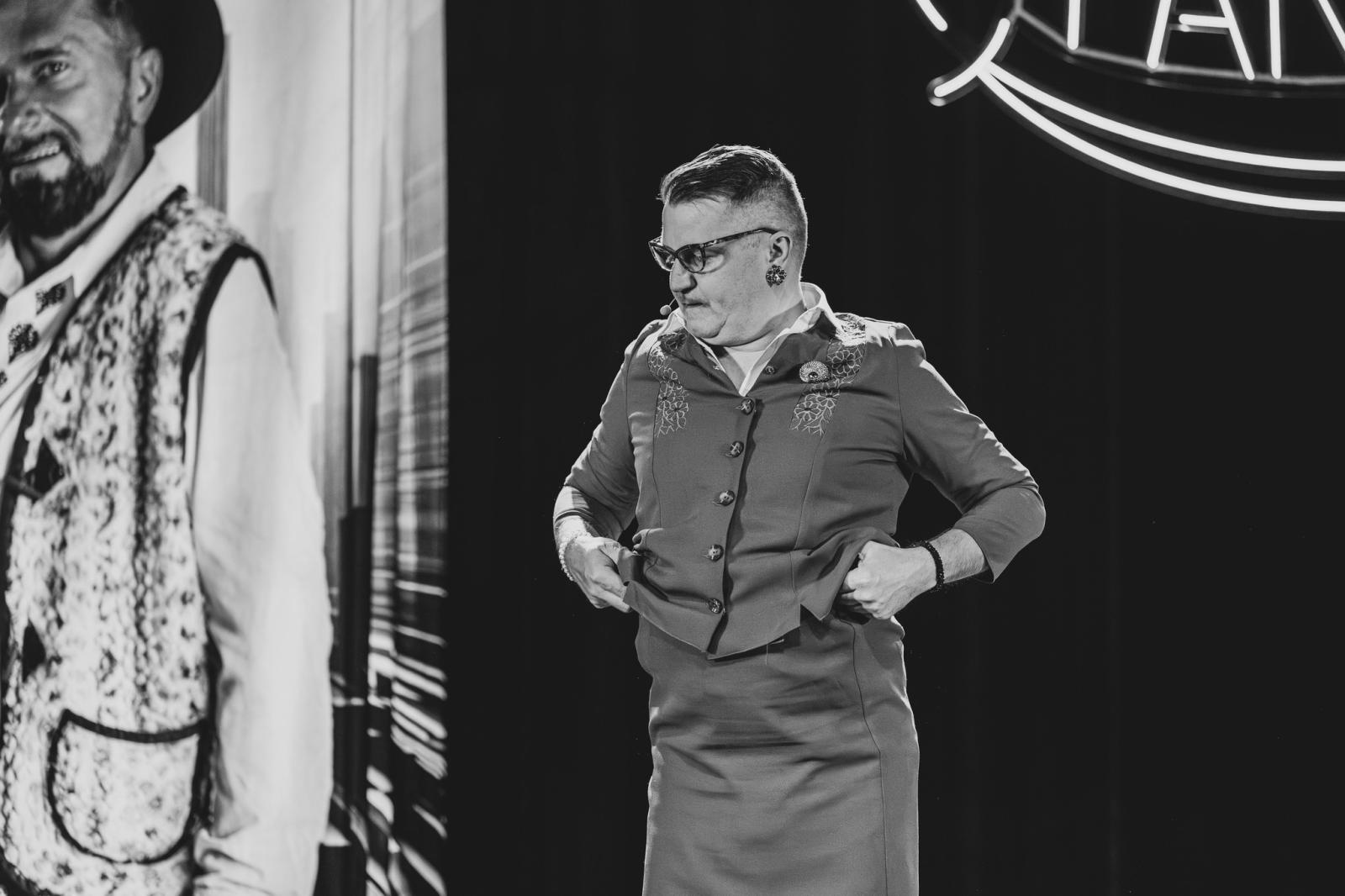 Zdjęcie w galerii na portalu naszwodzislaw.com: Kabaret Młodych Panów rozbawił Wodzisław do łez. Jubileuszowy występ zachwycił publiczność [FOTO] wiadomości z regionu