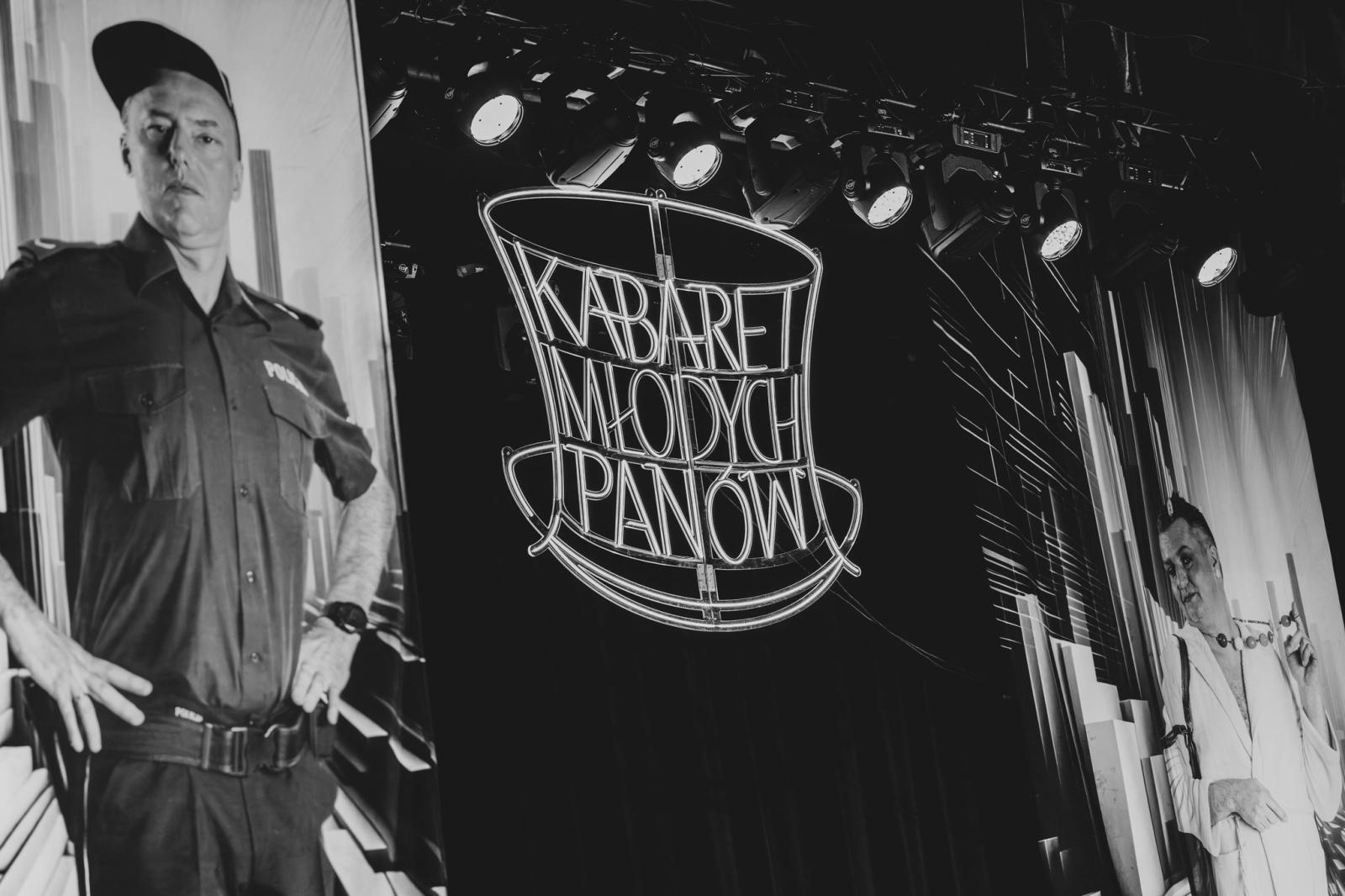 Zdjęcie w galerii na portalu naszwodzislaw.com: Kabaret Młodych Panów rozbawił Wodzisław do łez. Jubileuszowy występ zachwycił publiczność [FOTO] wiadomości z regionu