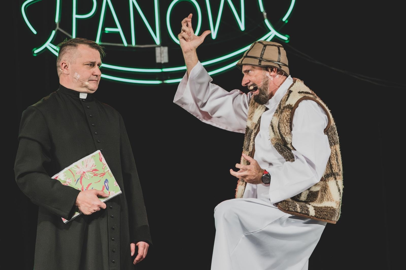 Zdjęcie w galerii na portalu naszwodzislaw.com: Kabaret Młodych Panów rozbawił Wodzisław do łez. Jubileuszowy występ zachwycił publiczność [FOTO] wiadomości z regionu
