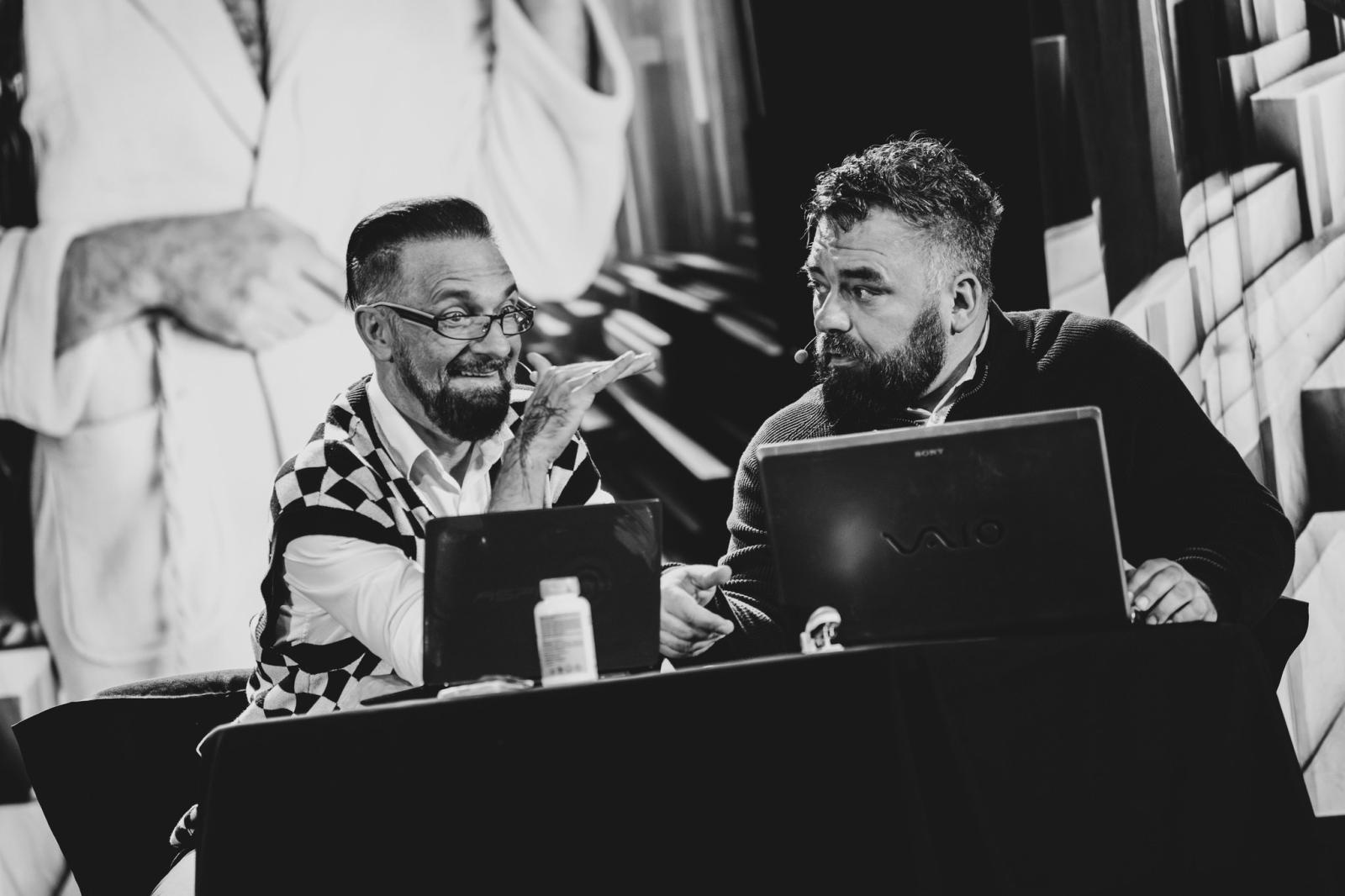 Zdjęcie w galerii na portalu naszwodzislaw.com: Kabaret Młodych Panów rozbawił Wodzisław do łez. Jubileuszowy występ zachwycił publiczność [FOTO] wiadomości z regionu
