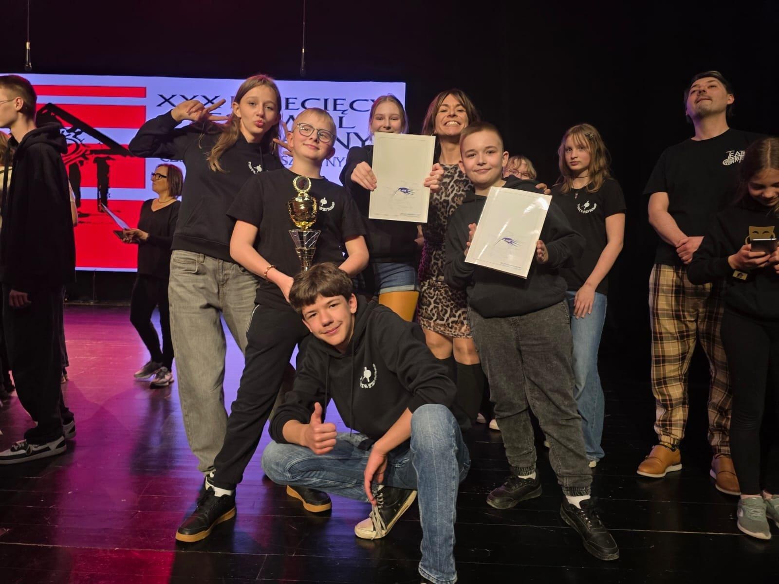 Zdjęcie w galerii na portalu naszwodzislaw.com: Wielki sukces młodych aktorów z Wodzisławia. Szydełko z pierwszym miejscem na festiwalu teatralnym wiadomości z regionu