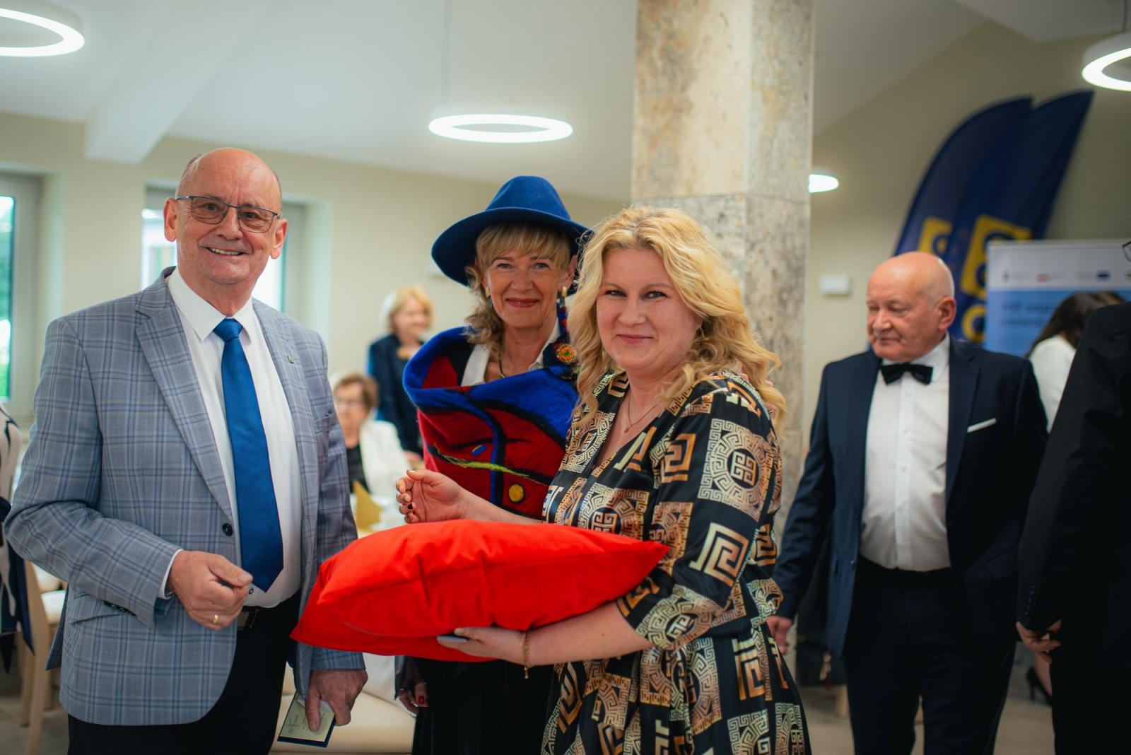 Zdjęcie w galerii na portalu naszwodzislaw.com: Liderzy przedsiębiorczości uhonorowani. Te firmy wyznaczają kierunek rozwoju regionu [FOTO] wiadomości z regionu