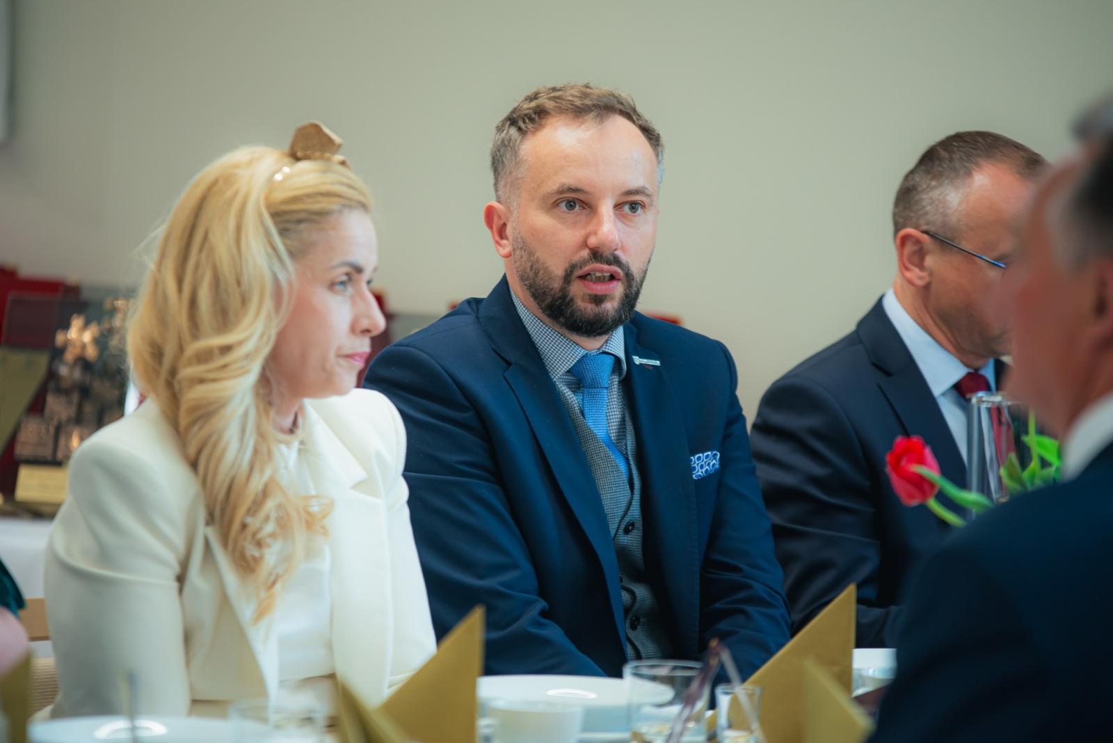 Zdjęcie w galerii na portalu naszwodzislaw.com: Liderzy przedsiębiorczości uhonorowani. Te firmy wyznaczają kierunek rozwoju regionu [FOTO] wiadomości z regionu
