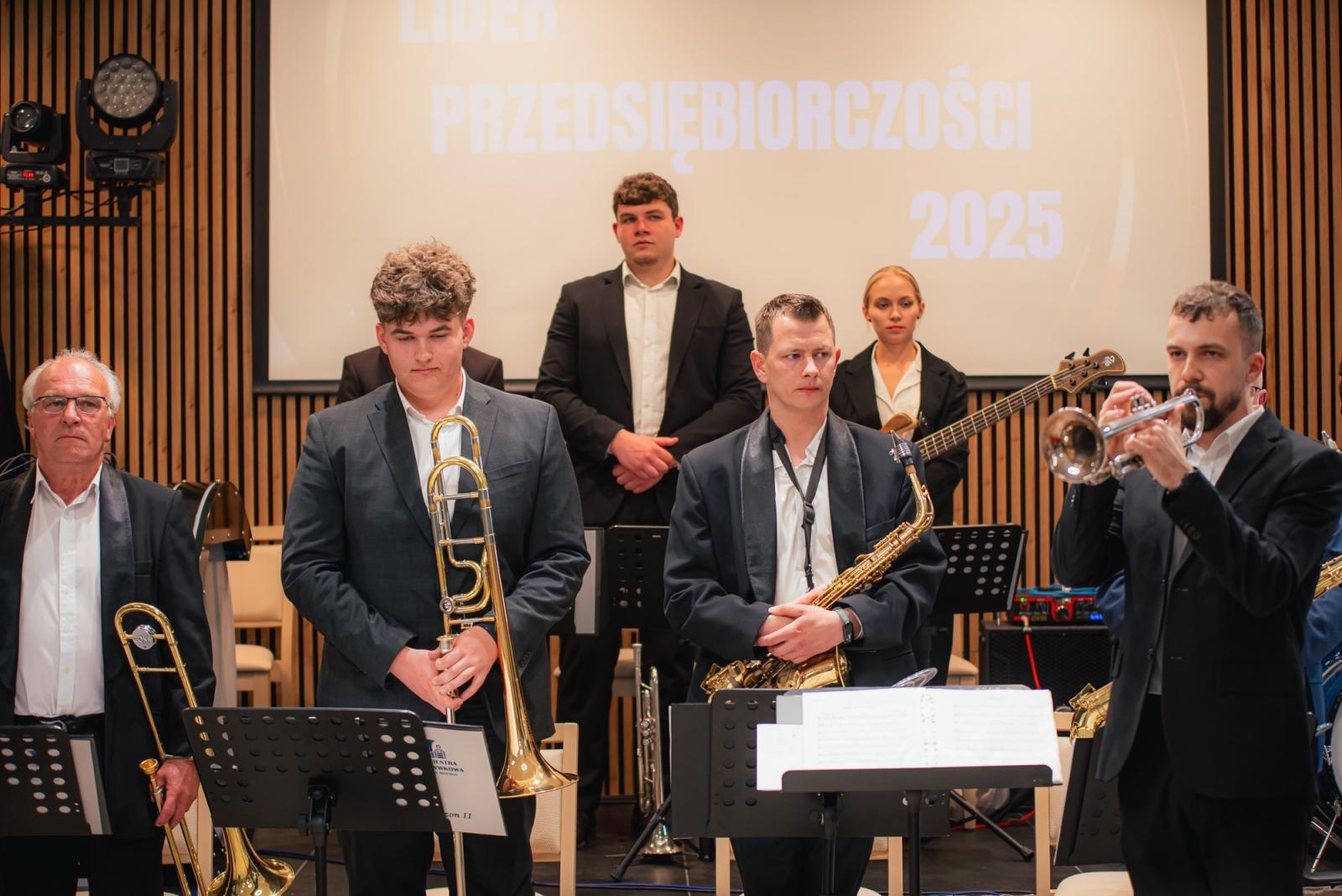 Zdjęcie w galerii na portalu naszwodzislaw.com: Liderzy przedsiębiorczości uhonorowani. Te firmy wyznaczają kierunek rozwoju regionu [FOTO] wiadomości z regionu
