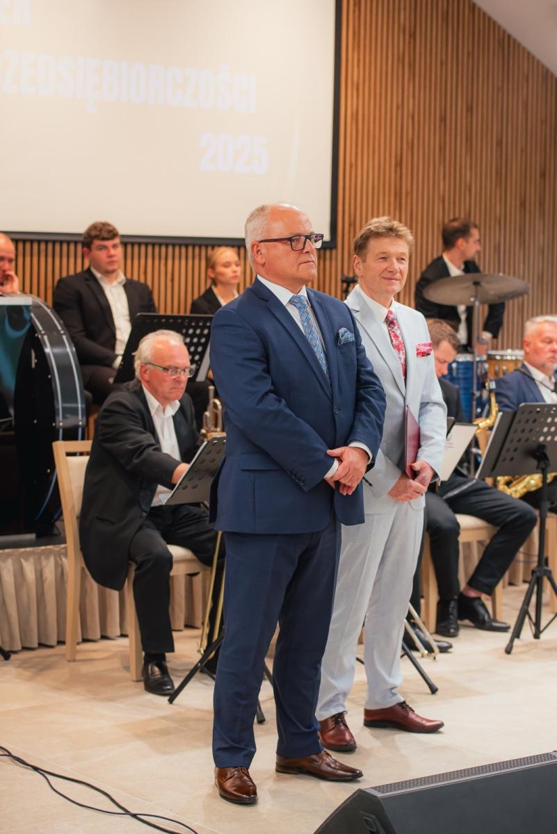 Zdjęcie w galerii na portalu naszwodzislaw.com: Liderzy przedsiębiorczości uhonorowani. Te firmy wyznaczają kierunek rozwoju regionu [FOTO] wiadomości z regionu
