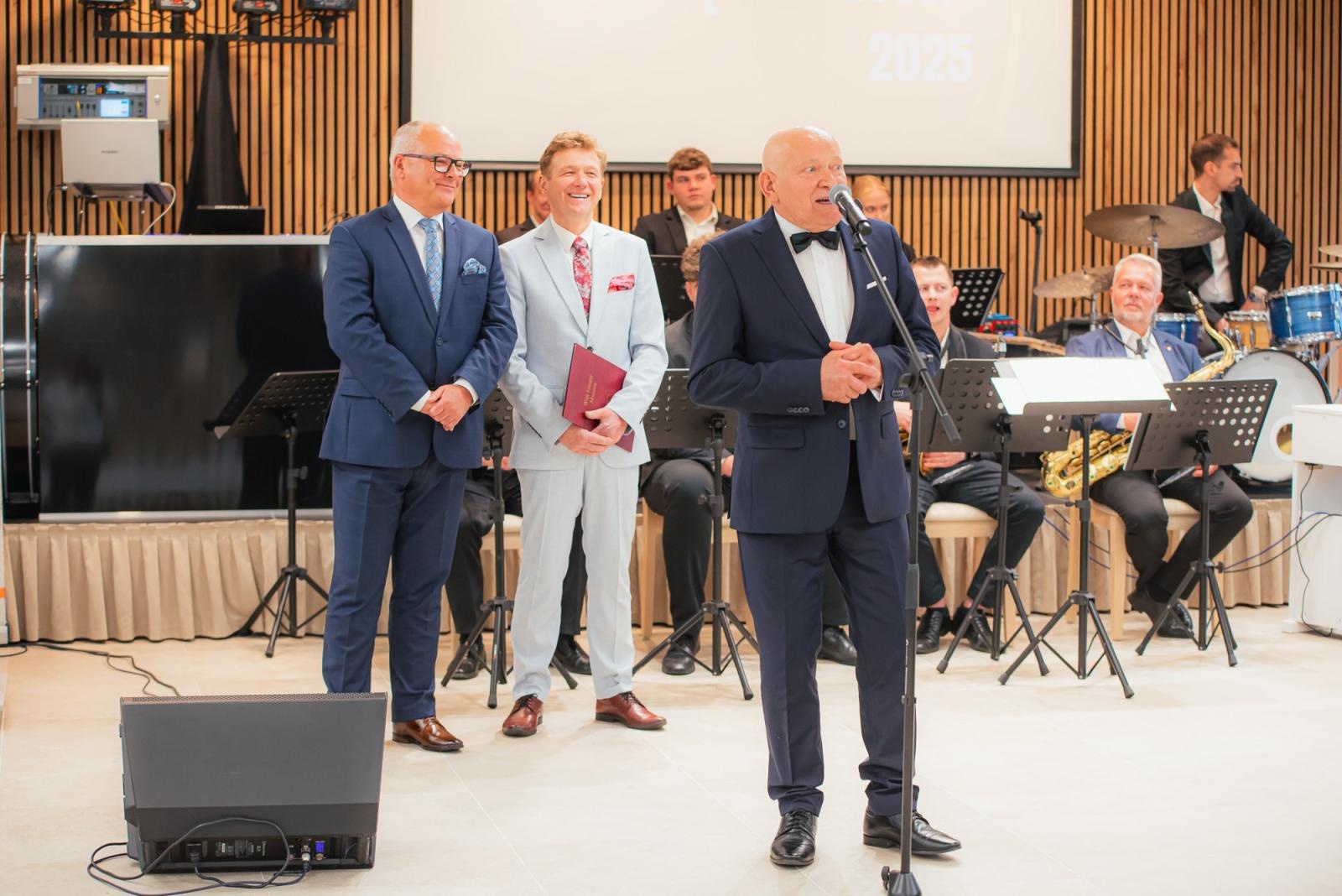 Zdjęcie w galerii na portalu naszwodzislaw.com: Liderzy przedsiębiorczości uhonorowani. Te firmy wyznaczają kierunek rozwoju regionu [FOTO] wiadomości z regionu