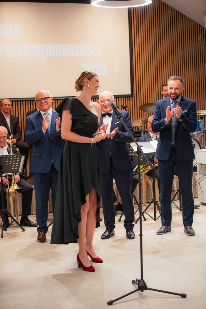 Zdjęcie w galerii na portalu naszwodzislaw.com: Liderzy przedsiębiorczości uhonorowani. Te firmy wyznaczają kierunek rozwoju regionu [FOTO] wiadomości z regionu