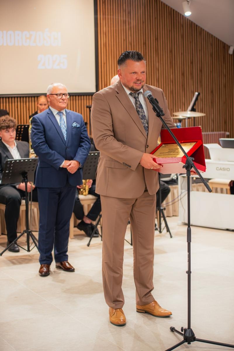 Zdjęcie w galerii na portalu naszwodzislaw.com: Liderzy przedsiębiorczości uhonorowani. Te firmy wyznaczają kierunek rozwoju regionu [FOTO] wiadomości z regionu