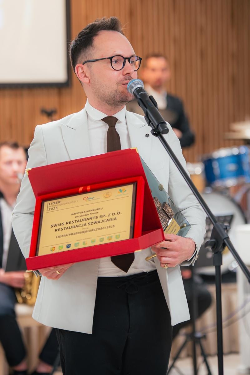 Zdjęcie w galerii na portalu naszwodzislaw.com: Liderzy przedsiębiorczości uhonorowani. Te firmy wyznaczają kierunek rozwoju regionu [FOTO] wiadomości z regionu