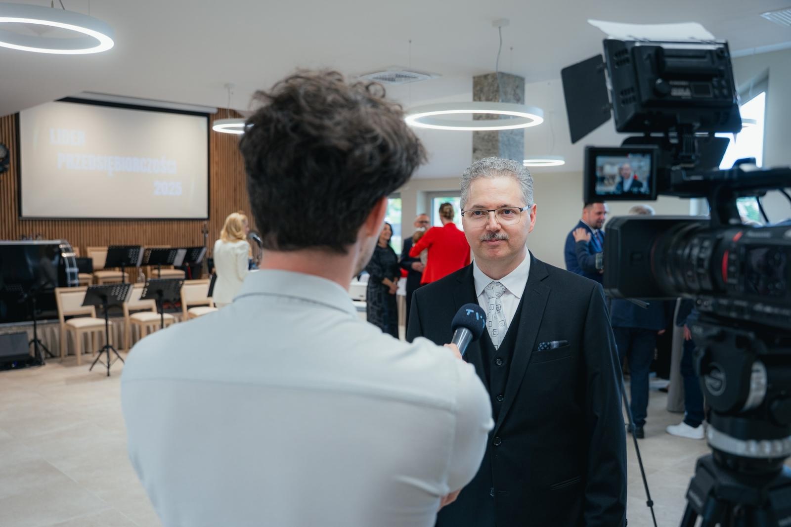 Zdjęcie w galerii na portalu naszwodzislaw.com: Liderzy przedsiębiorczości uhonorowani. Te firmy wyznaczają kierunek rozwoju regionu [FOTO] wiadomości z regionu