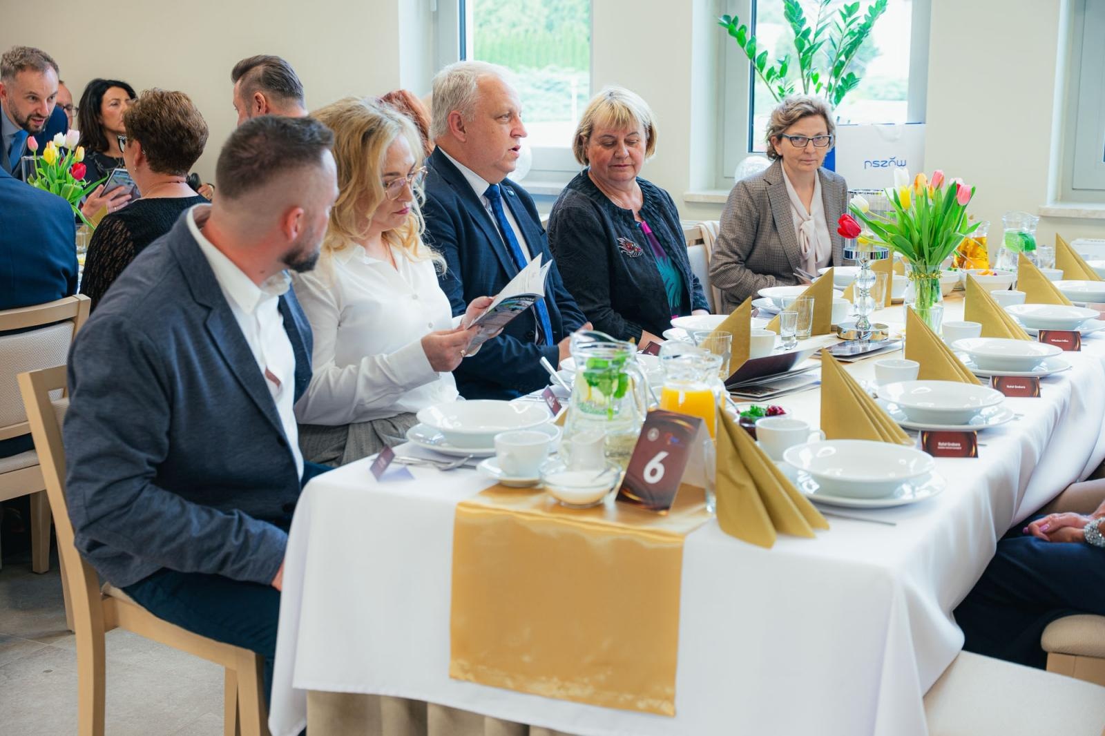 Zdjęcie w galerii na portalu naszwodzislaw.com: Liderzy przedsiębiorczości uhonorowani. Te firmy wyznaczają kierunek rozwoju regionu [FOTO] wiadomości z regionu