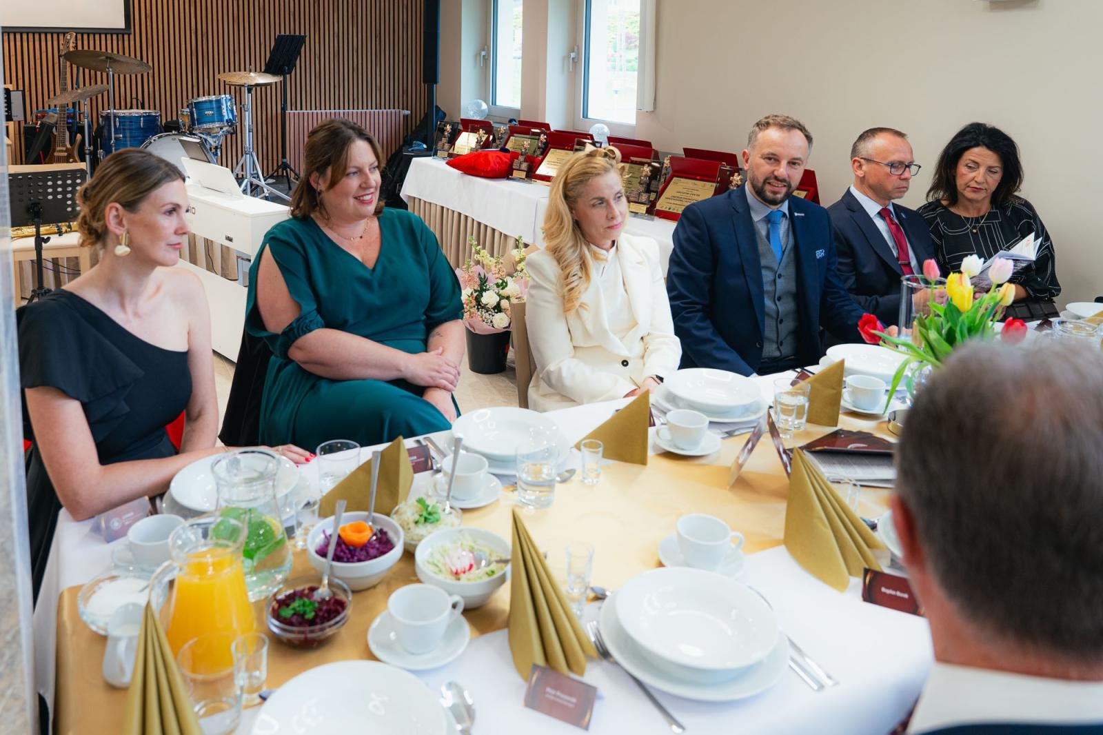 Zdjęcie w galerii na portalu naszwodzislaw.com: Liderzy przedsiębiorczości uhonorowani. Te firmy wyznaczają kierunek rozwoju regionu [FOTO] wiadomości z regionu