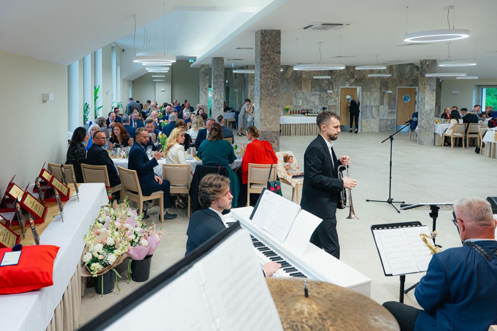 Zdjęcie w galerii na portalu naszwodzislaw.com: Liderzy przedsiębiorczości uhonorowani. Te firmy wyznaczają kierunek rozwoju regionu [FOTO] wiadomości z regionu