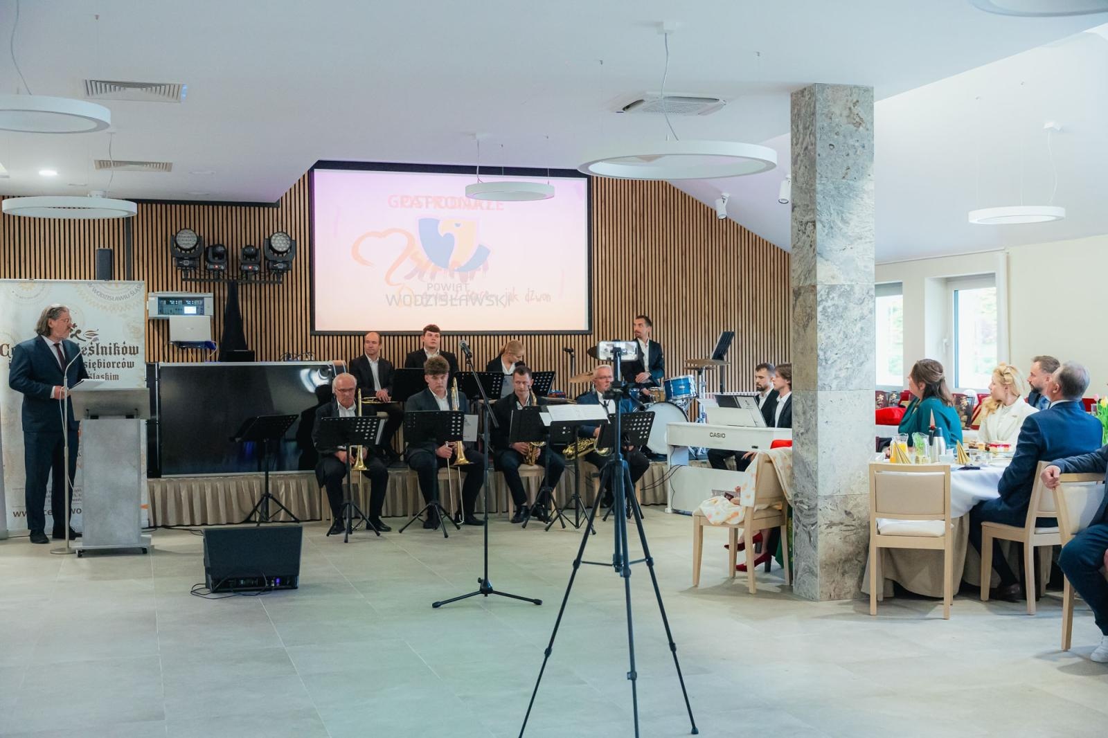 Zdjęcie w galerii na portalu naszwodzislaw.com: Liderzy przedsiębiorczości uhonorowani. Te firmy wyznaczają kierunek rozwoju regionu [FOTO] wiadomości z regionu