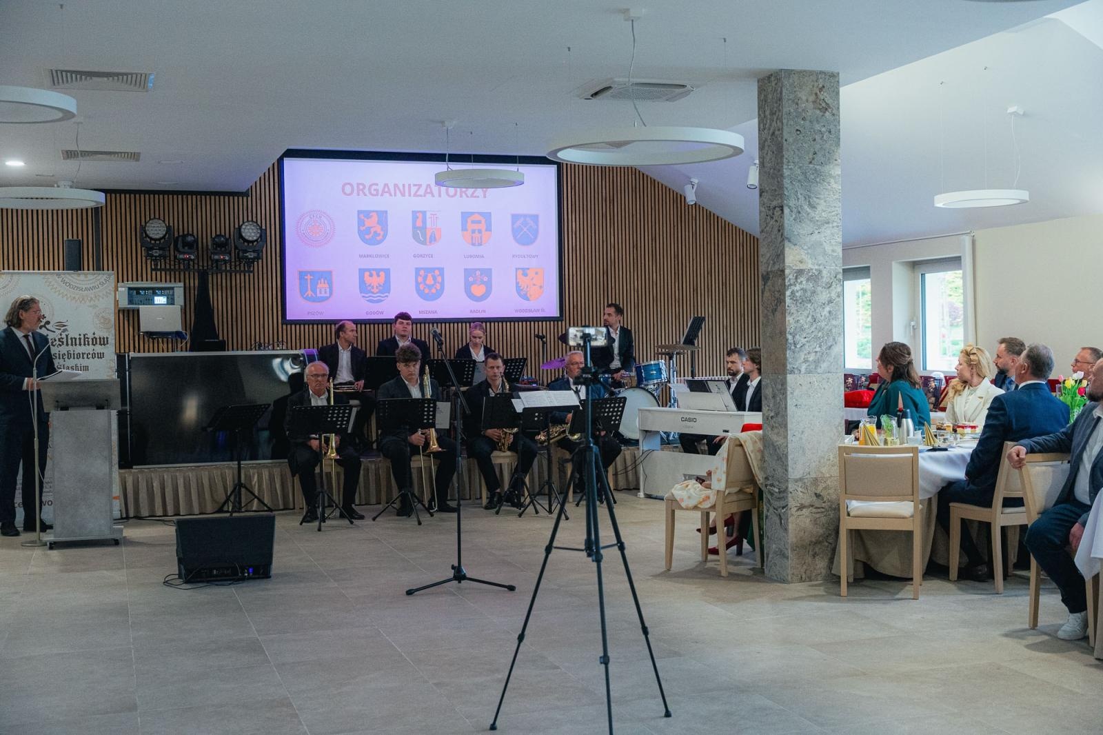 Zdjęcie w galerii na portalu naszwodzislaw.com: Liderzy przedsiębiorczości uhonorowani. Te firmy wyznaczają kierunek rozwoju regionu [FOTO] wiadomości z regionu