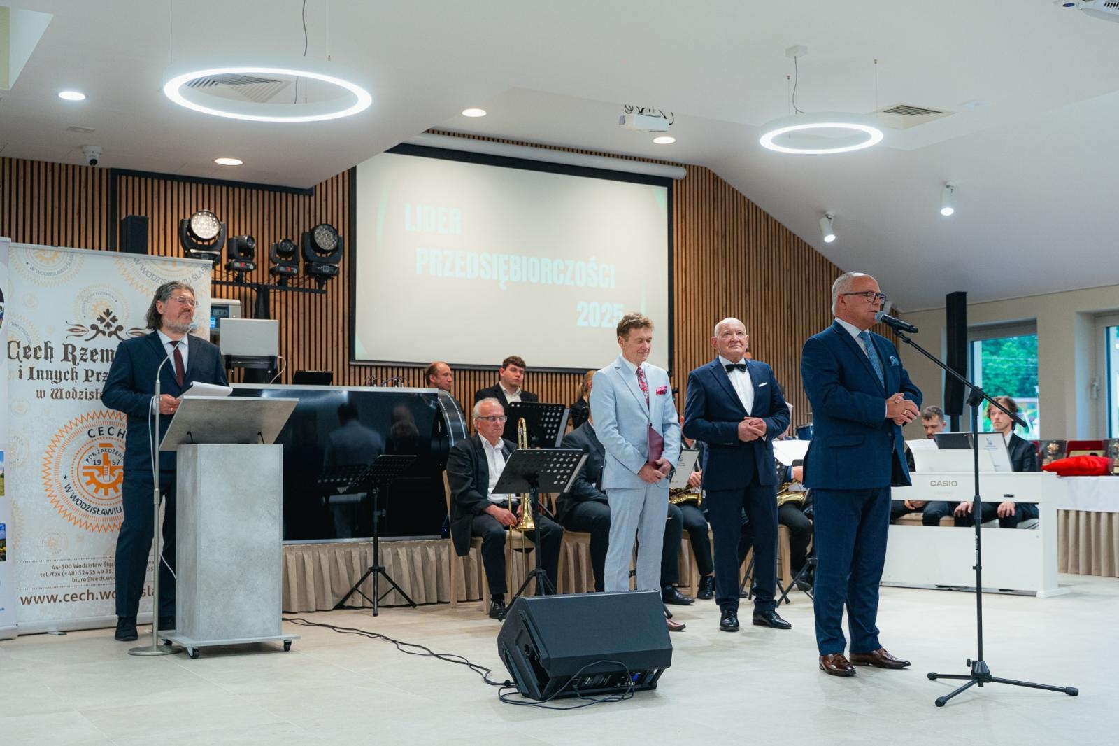 Zdjęcie w galerii na portalu naszwodzislaw.com: Liderzy przedsiębiorczości uhonorowani. Te firmy wyznaczają kierunek rozwoju regionu [FOTO] wiadomości z regionu
