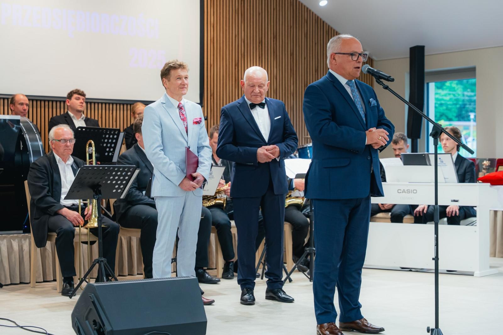 Zdjęcie w galerii na portalu naszwodzislaw.com: Liderzy przedsiębiorczości uhonorowani. Te firmy wyznaczają kierunek rozwoju regionu [FOTO] wiadomości z regionu