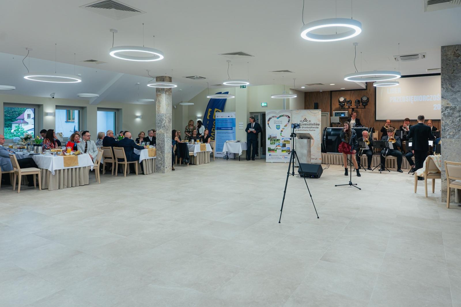 Zdjęcie w galerii na portalu naszwodzislaw.com: Liderzy przedsiębiorczości uhonorowani. Te firmy wyznaczają kierunek rozwoju regionu [FOTO] wiadomości z regionu
