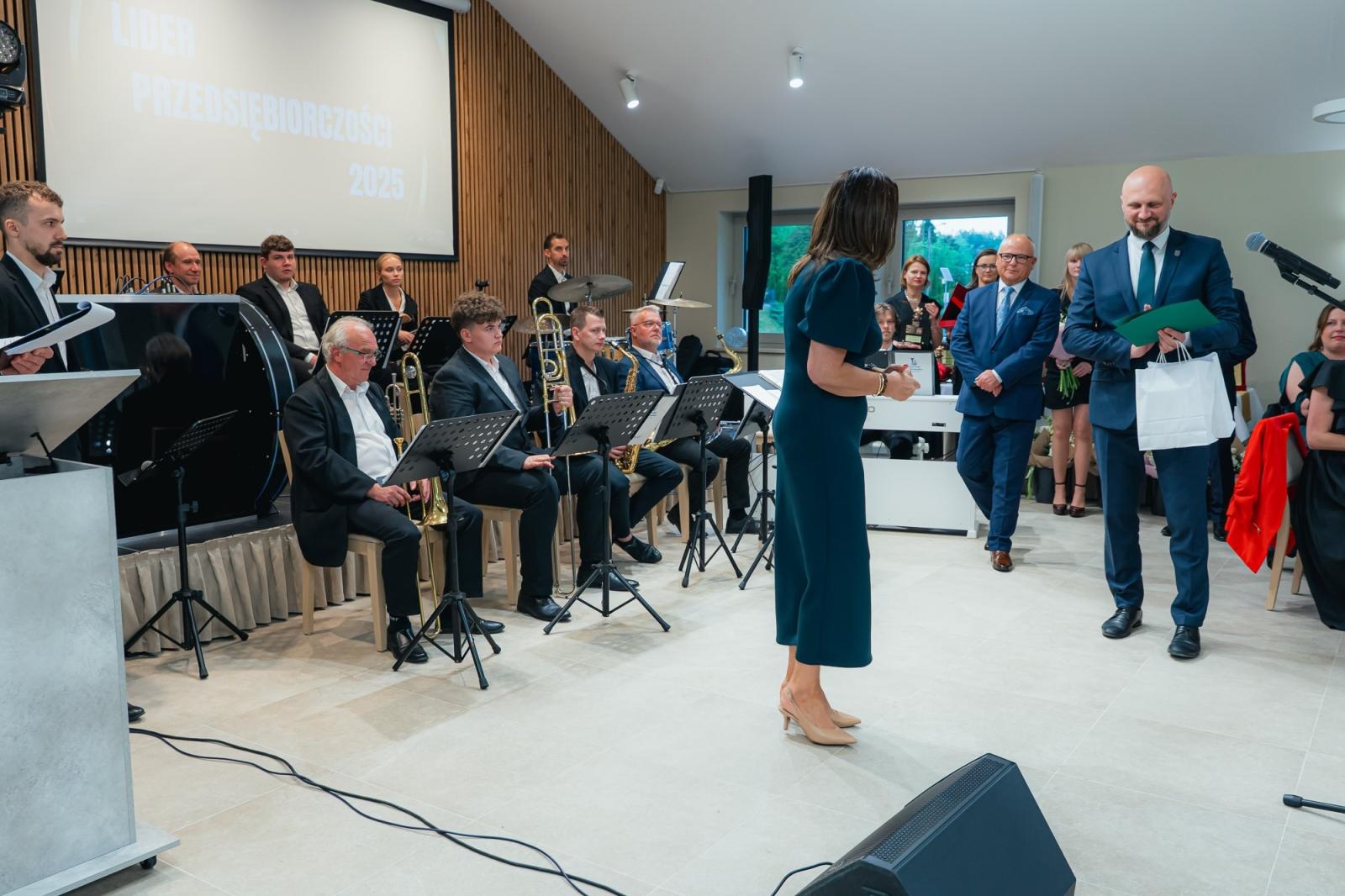Zdjęcie w galerii na portalu naszwodzislaw.com: Liderzy przedsiębiorczości uhonorowani. Te firmy wyznaczają kierunek rozwoju regionu [FOTO] wiadomości z regionu