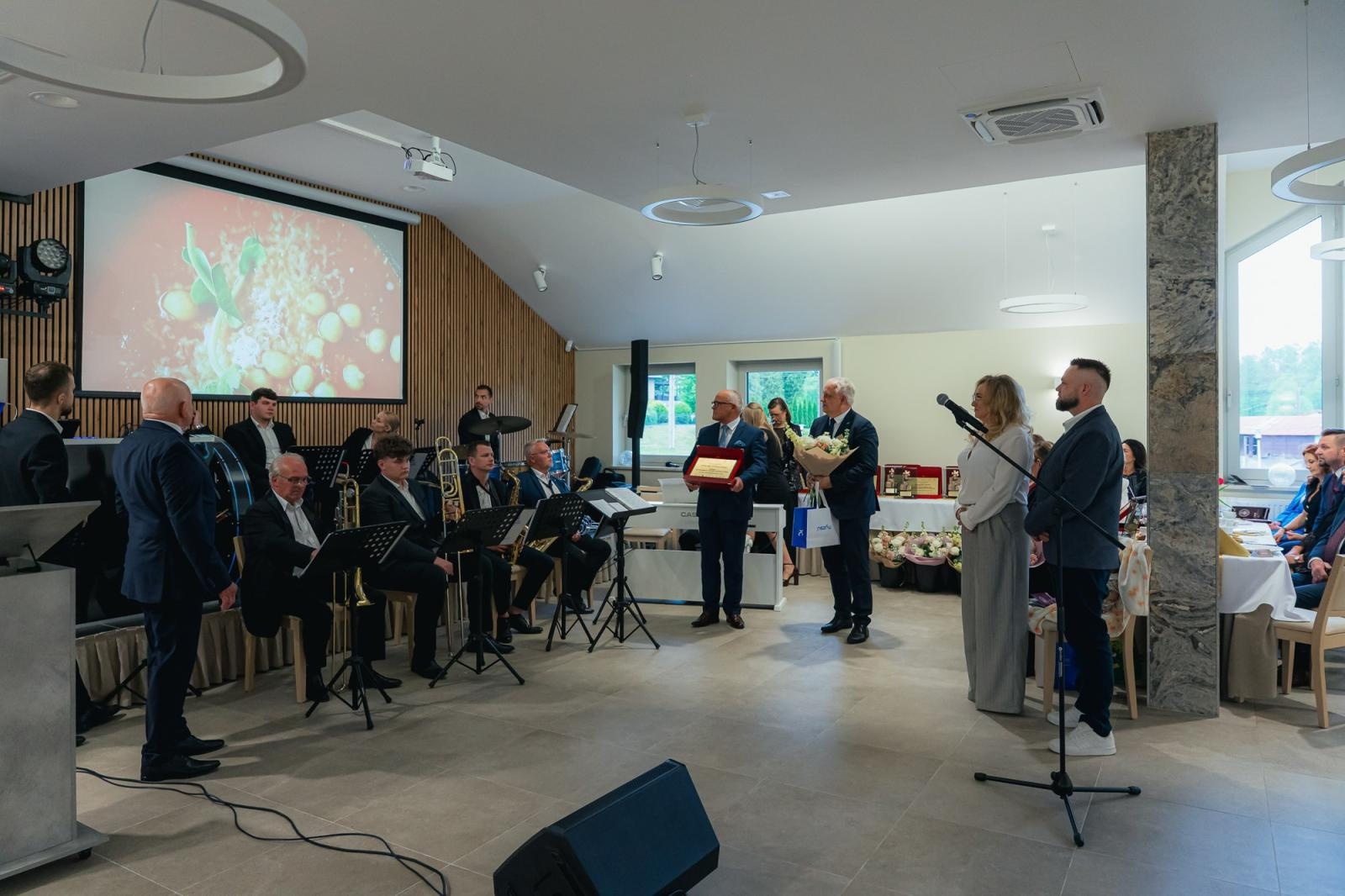 Zdjęcie w galerii na portalu naszwodzislaw.com: Liderzy przedsiębiorczości uhonorowani. Te firmy wyznaczają kierunek rozwoju regionu [FOTO] wiadomości z regionu