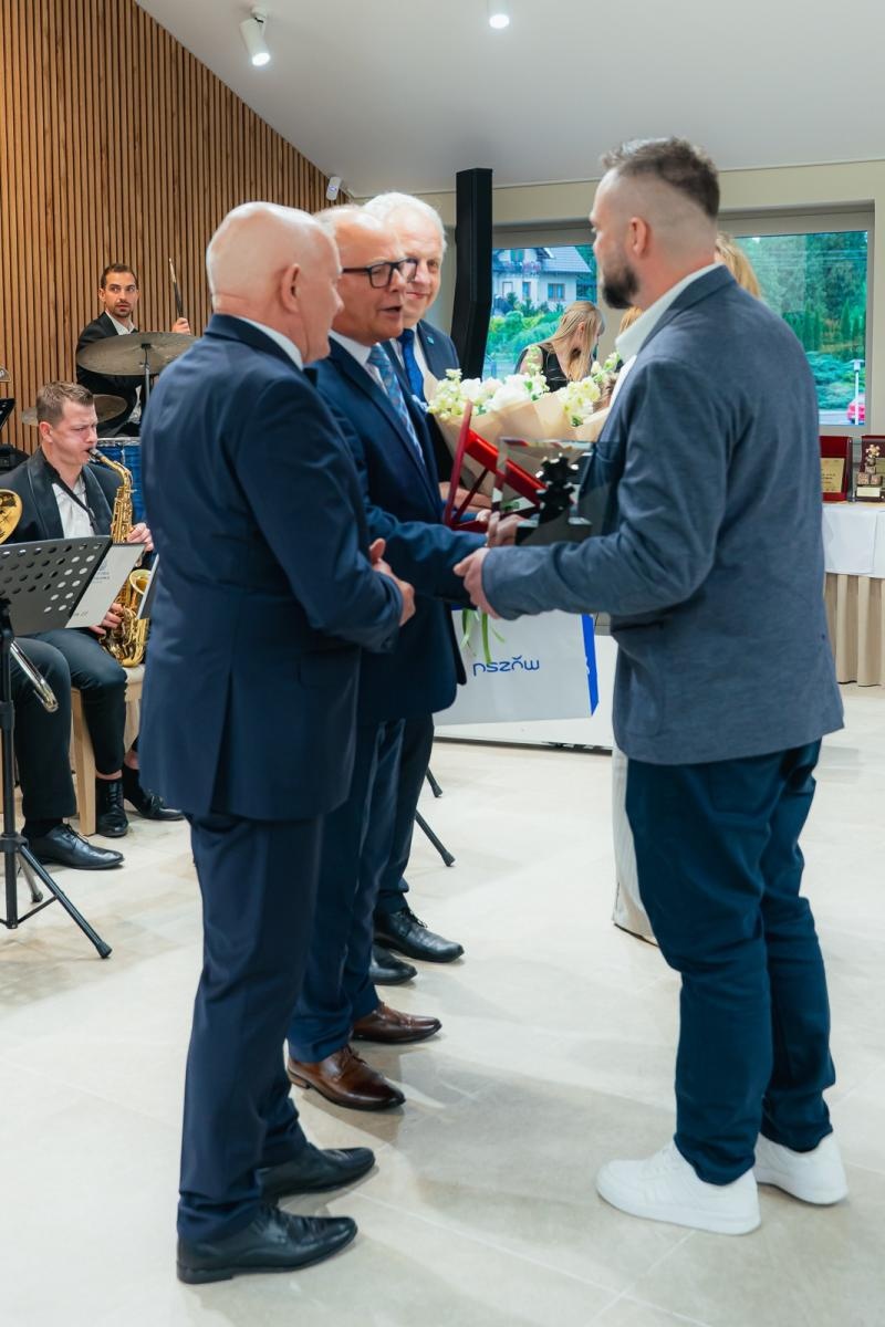 Zdjęcie w galerii na portalu naszwodzislaw.com: Liderzy przedsiębiorczości uhonorowani. Te firmy wyznaczają kierunek rozwoju regionu [FOTO] wiadomości z regionu