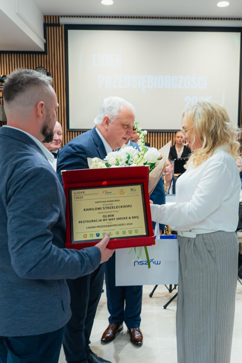Zdjęcie w galerii na portalu naszwodzislaw.com: Liderzy przedsiębiorczości uhonorowani. Te firmy wyznaczają kierunek rozwoju regionu [FOTO] wiadomości z regionu