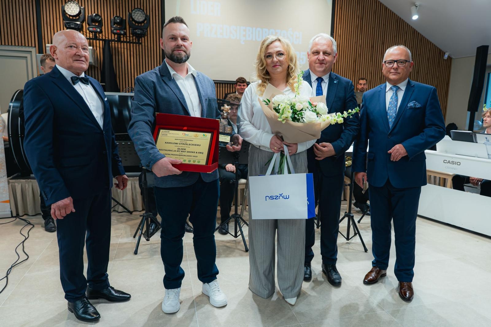 Zdjęcie w galerii na portalu naszwodzislaw.com: Liderzy przedsiębiorczości uhonorowani. Te firmy wyznaczają kierunek rozwoju regionu [FOTO] wiadomości z regionu