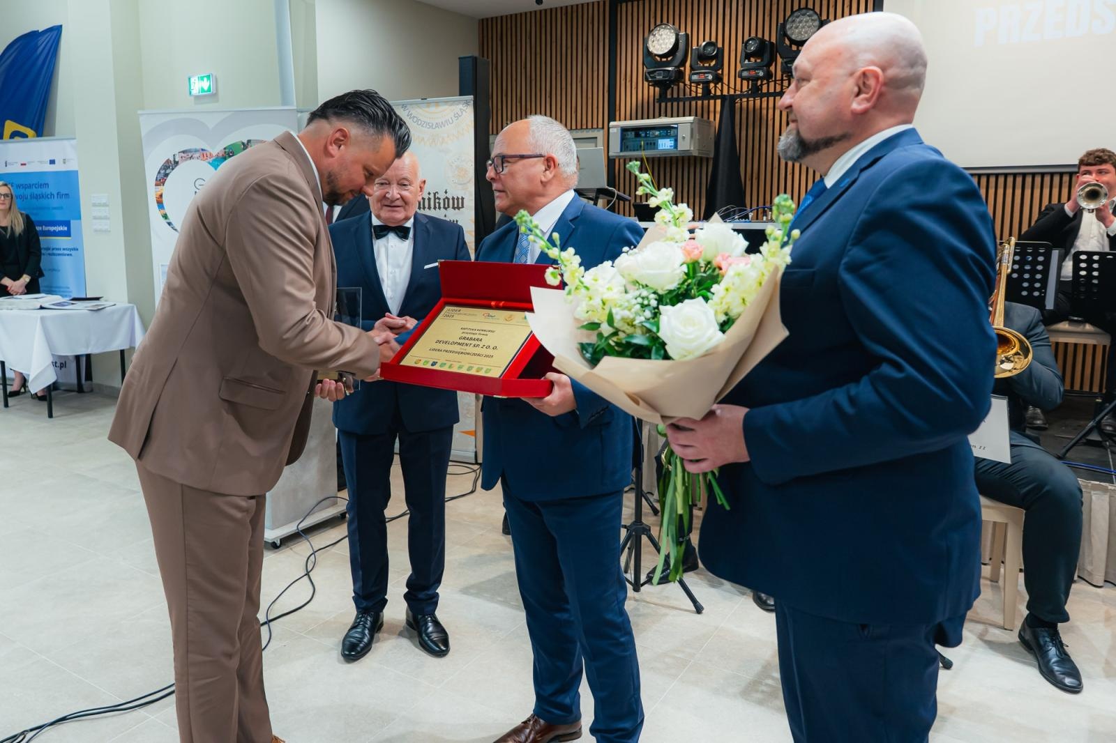 Zdjęcie w galerii na portalu naszwodzislaw.com: Liderzy przedsiębiorczości uhonorowani. Te firmy wyznaczają kierunek rozwoju regionu [FOTO] wiadomości z regionu