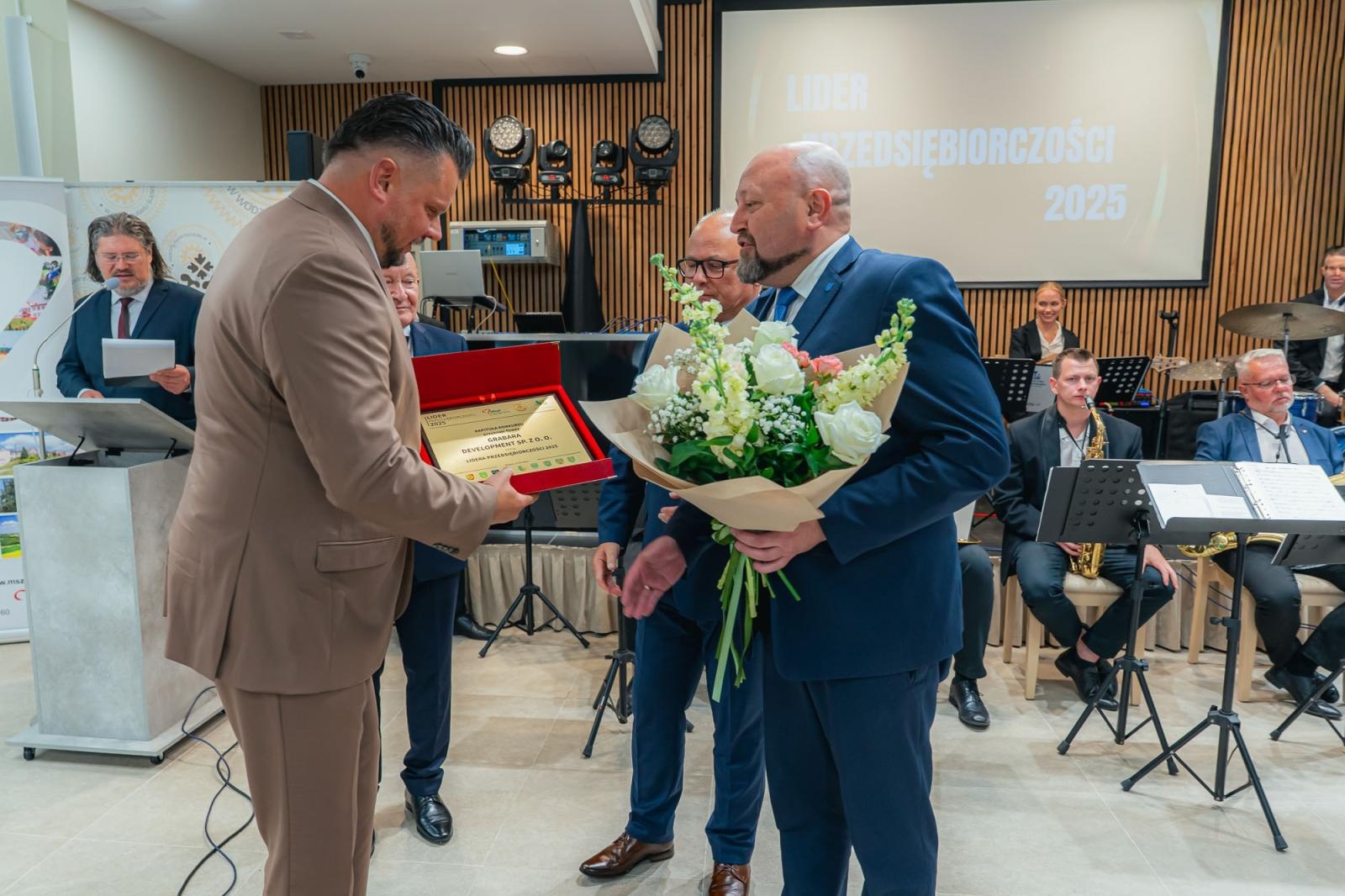 Zdjęcie w galerii na portalu naszwodzislaw.com: Liderzy przedsiębiorczości uhonorowani. Te firmy wyznaczają kierunek rozwoju regionu [FOTO] wiadomości z regionu