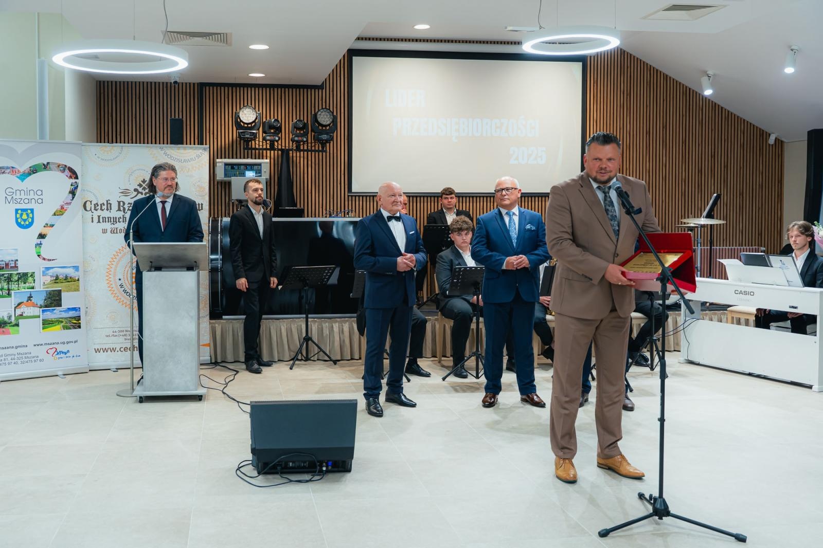 Zdjęcie w galerii na portalu naszwodzislaw.com: Liderzy przedsiębiorczości uhonorowani. Te firmy wyznaczają kierunek rozwoju regionu [FOTO] wiadomości z regionu