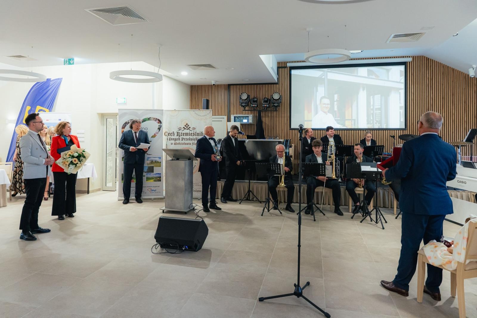 Zdjęcie w galerii na portalu naszwodzislaw.com: Liderzy przedsiębiorczości uhonorowani. Te firmy wyznaczają kierunek rozwoju regionu [FOTO] wiadomości z regionu