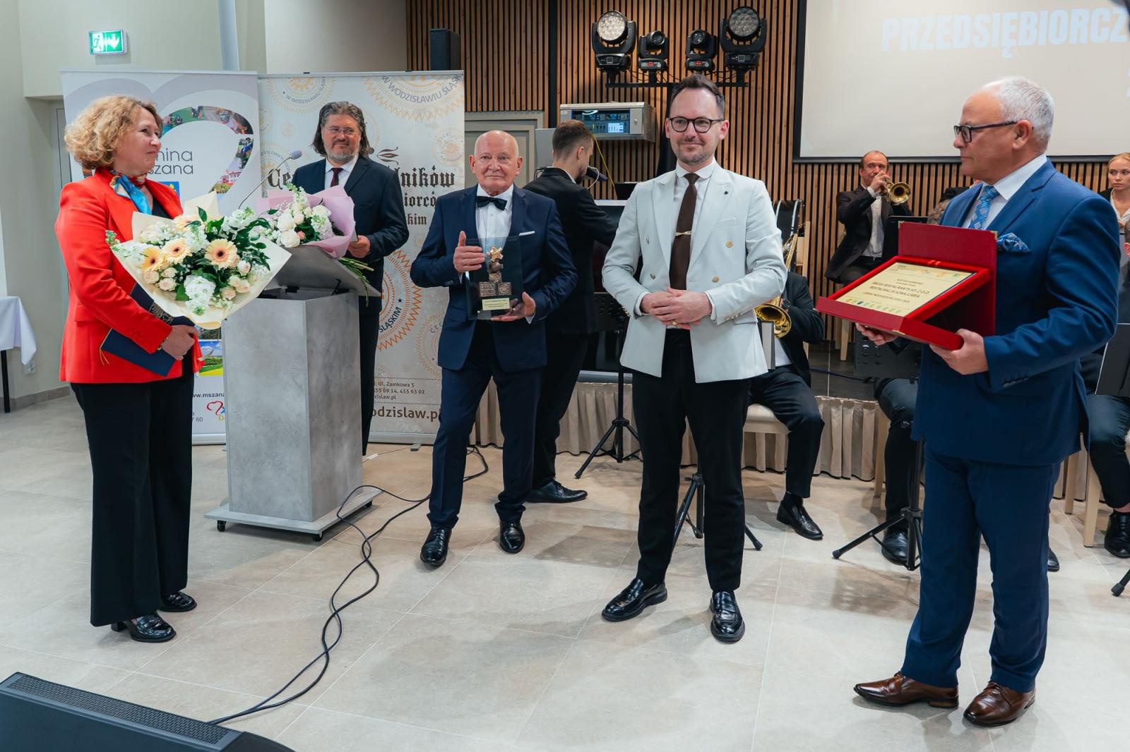 Zdjęcie w galerii na portalu naszwodzislaw.com: Liderzy przedsiębiorczości uhonorowani. Te firmy wyznaczają kierunek rozwoju regionu [FOTO] wiadomości z regionu