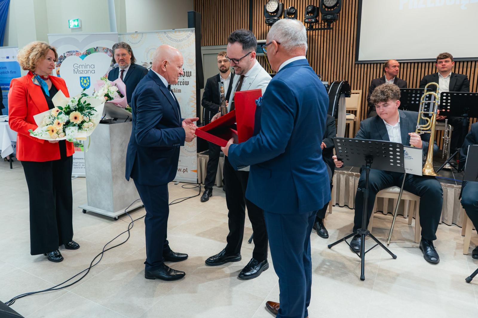 Zdjęcie w galerii na portalu naszwodzislaw.com: Liderzy przedsiębiorczości uhonorowani. Te firmy wyznaczają kierunek rozwoju regionu [FOTO] wiadomości z regionu