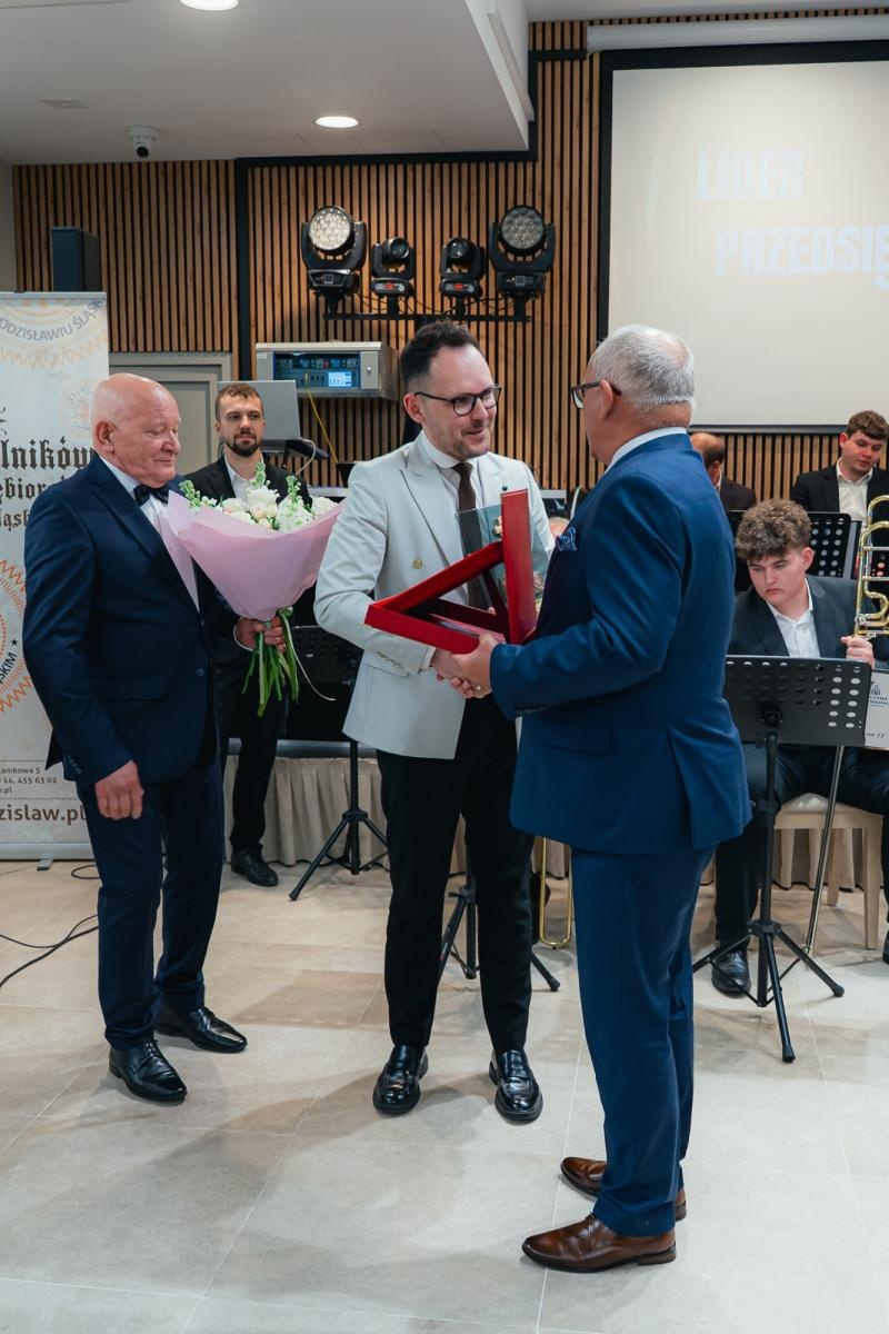 Zdjęcie w galerii na portalu naszwodzislaw.com: Liderzy przedsiębiorczości uhonorowani. Te firmy wyznaczają kierunek rozwoju regionu [FOTO] wiadomości z regionu