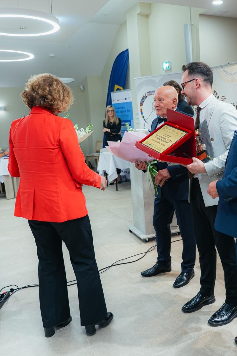 Zdjęcie w galerii na portalu naszwodzislaw.com: Liderzy przedsiębiorczości uhonorowani. Te firmy wyznaczają kierunek rozwoju regionu [FOTO] wiadomości z regionu