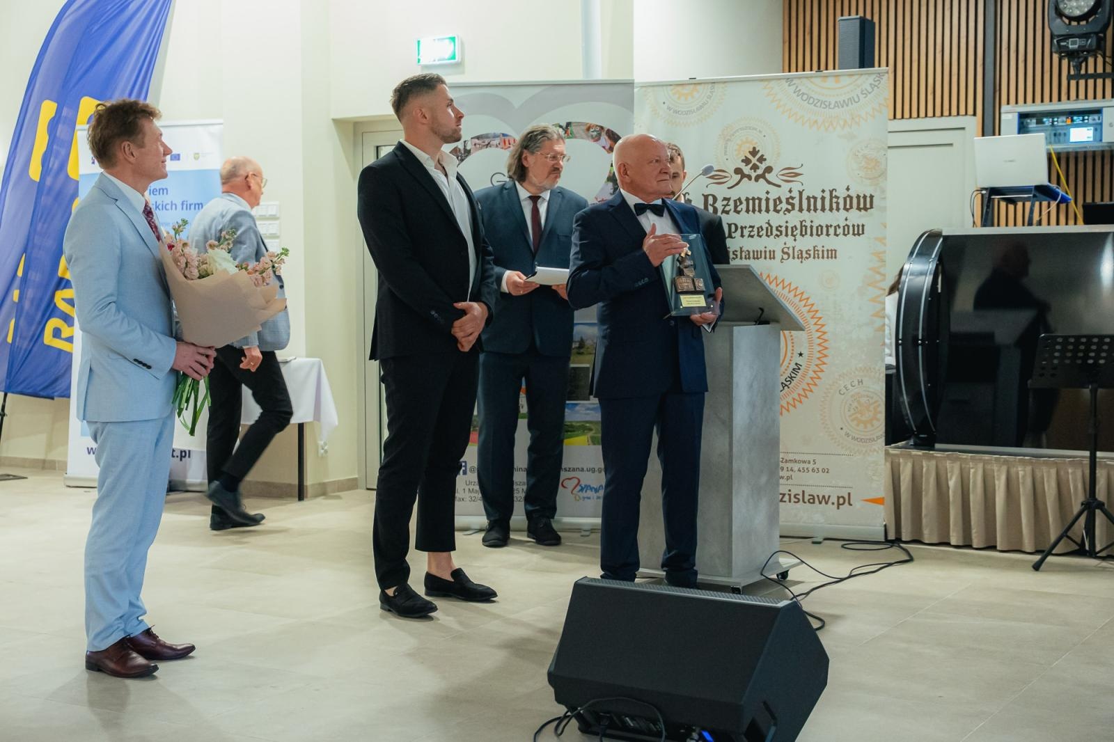 Zdjęcie w galerii na portalu naszwodzislaw.com: Liderzy przedsiębiorczości uhonorowani. Te firmy wyznaczają kierunek rozwoju regionu [FOTO] wiadomości z regionu