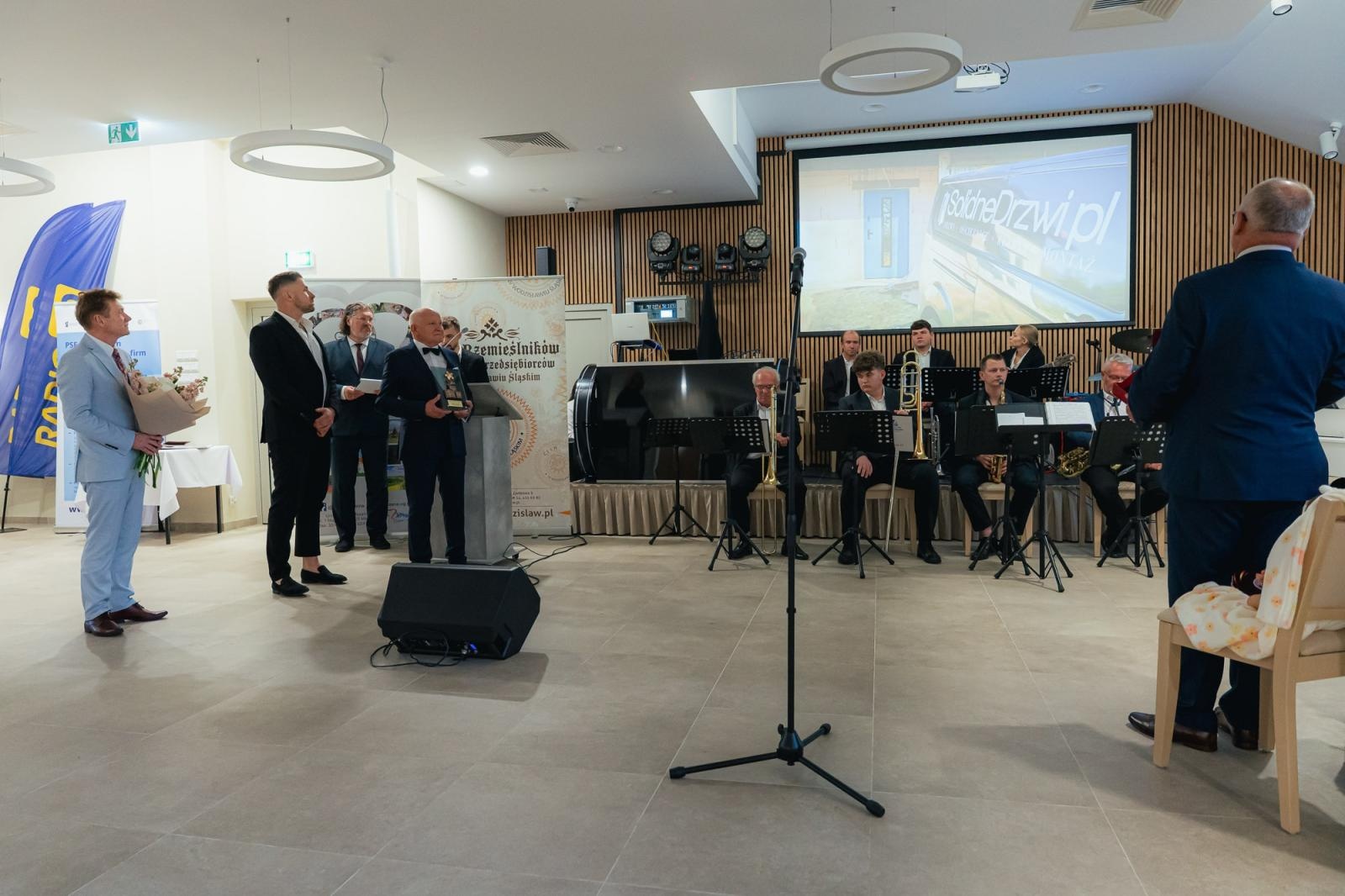 Zdjęcie w galerii na portalu naszwodzislaw.com: Liderzy przedsiębiorczości uhonorowani. Te firmy wyznaczają kierunek rozwoju regionu [FOTO] wiadomości z regionu